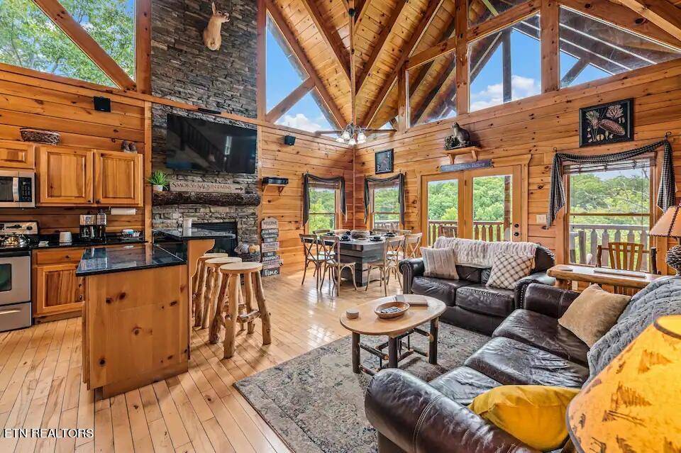 Gatlinburg, TN 37738,2049 Settlers Ridge WAY