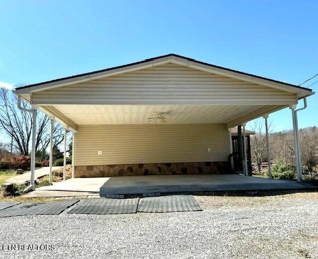 Dandridge, TN 37725,2155 Sockless Rd