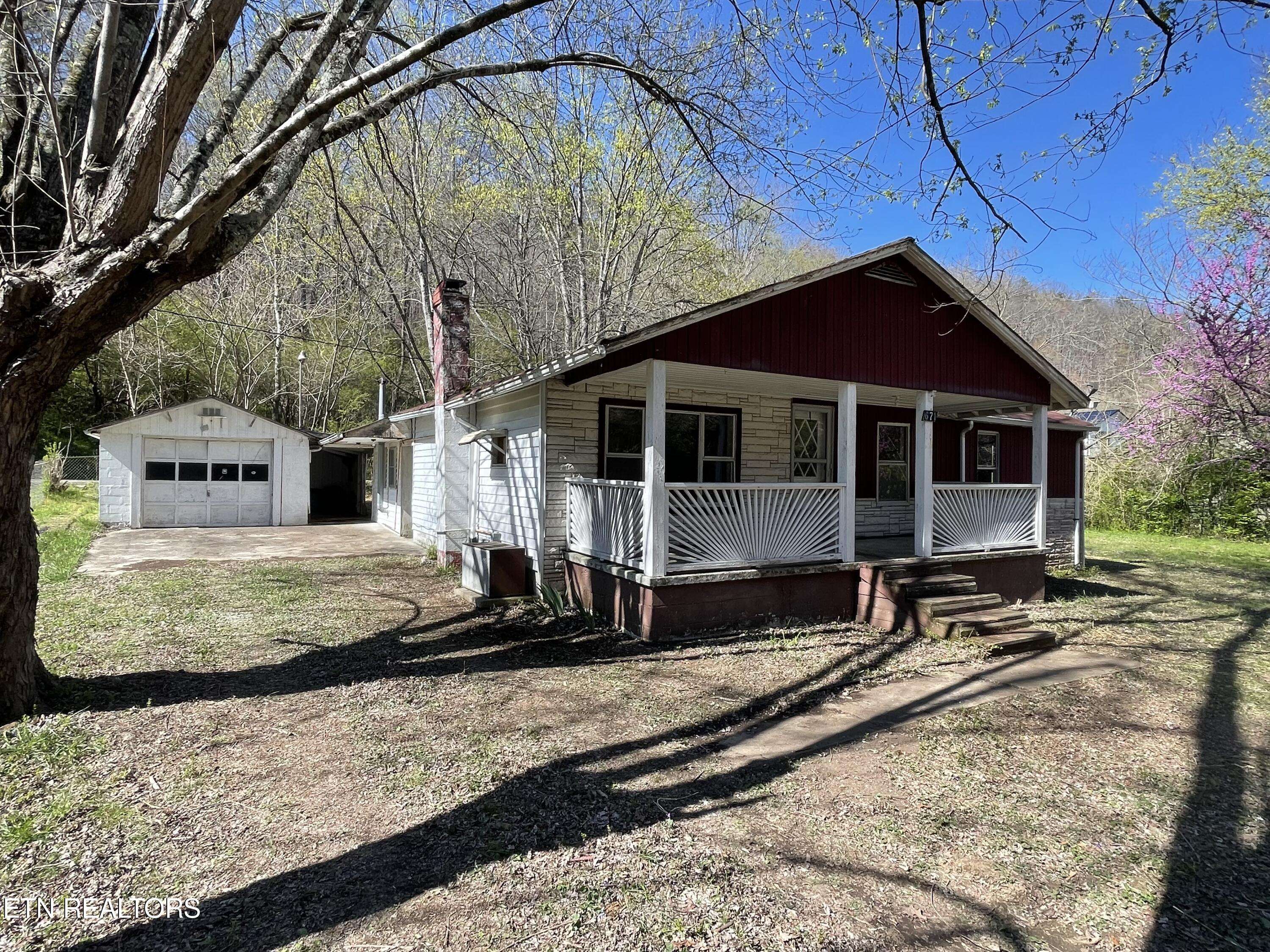 Oliver Springs, TN 37840,671 Hen Valley Rd