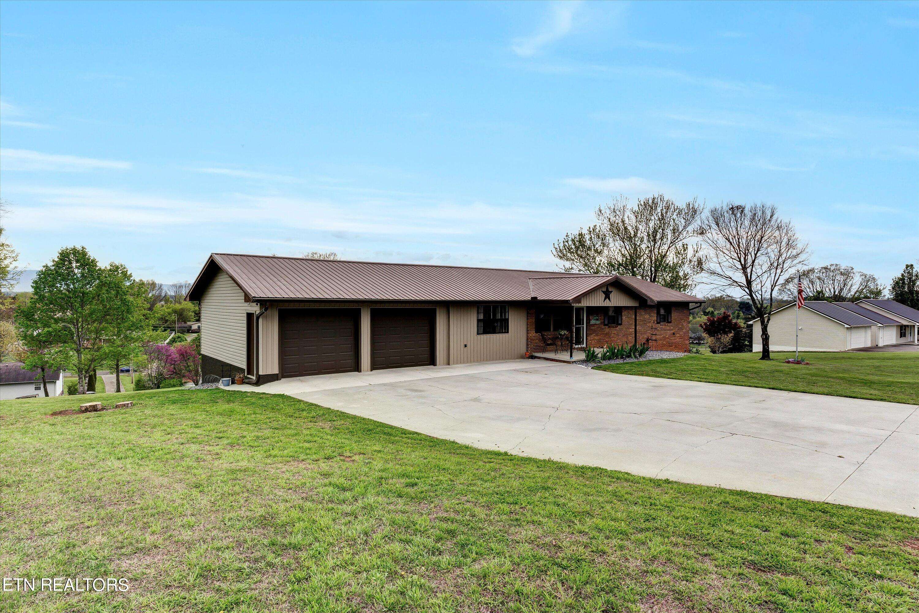 Dandridge, TN 37725,513 Canter LN