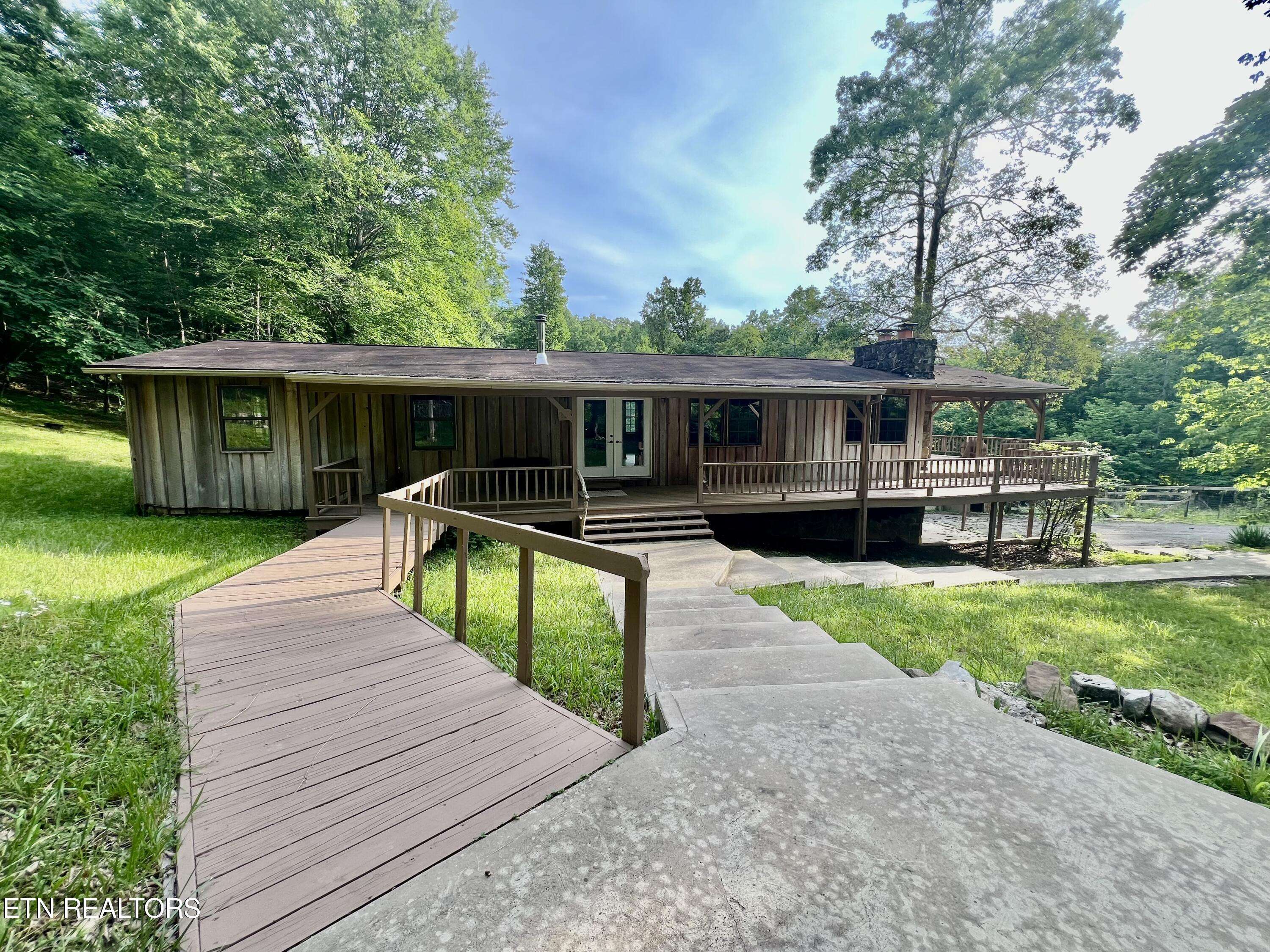 New Tazewell, TN 37825,555 Lake LN