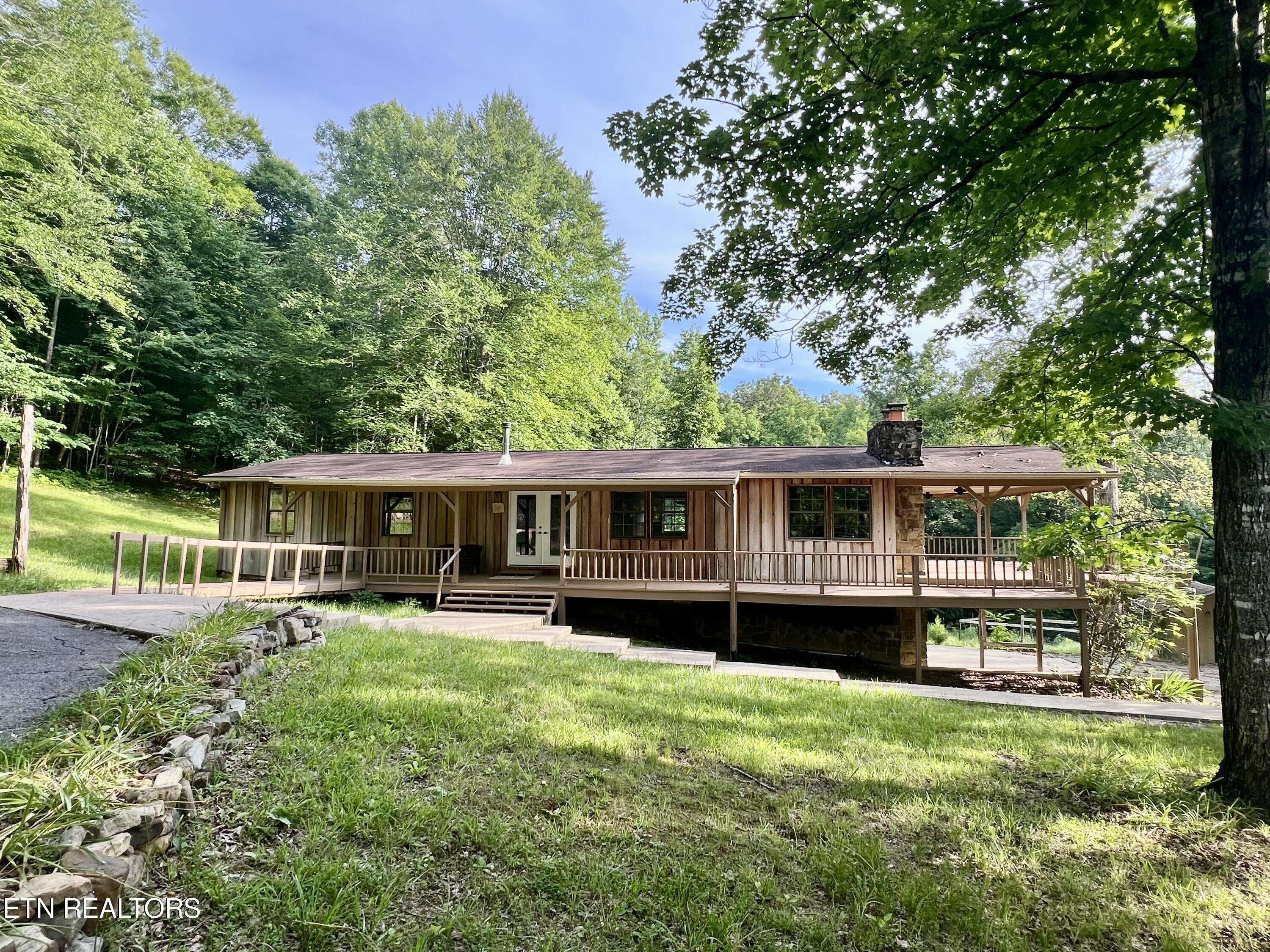 New Tazewell, TN 37825,555 Lake LN