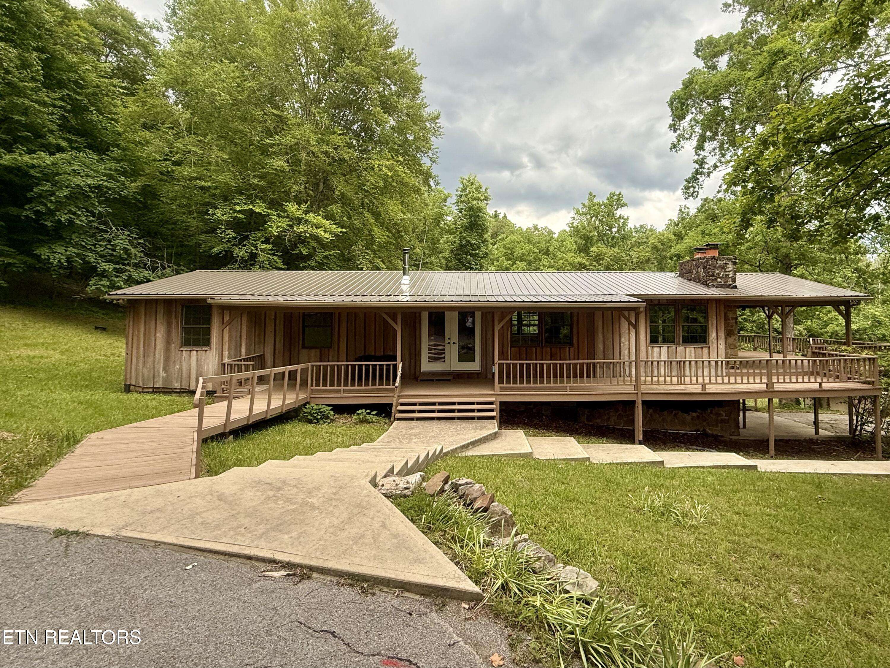 New Tazewell, TN 37825,555 Lake LN