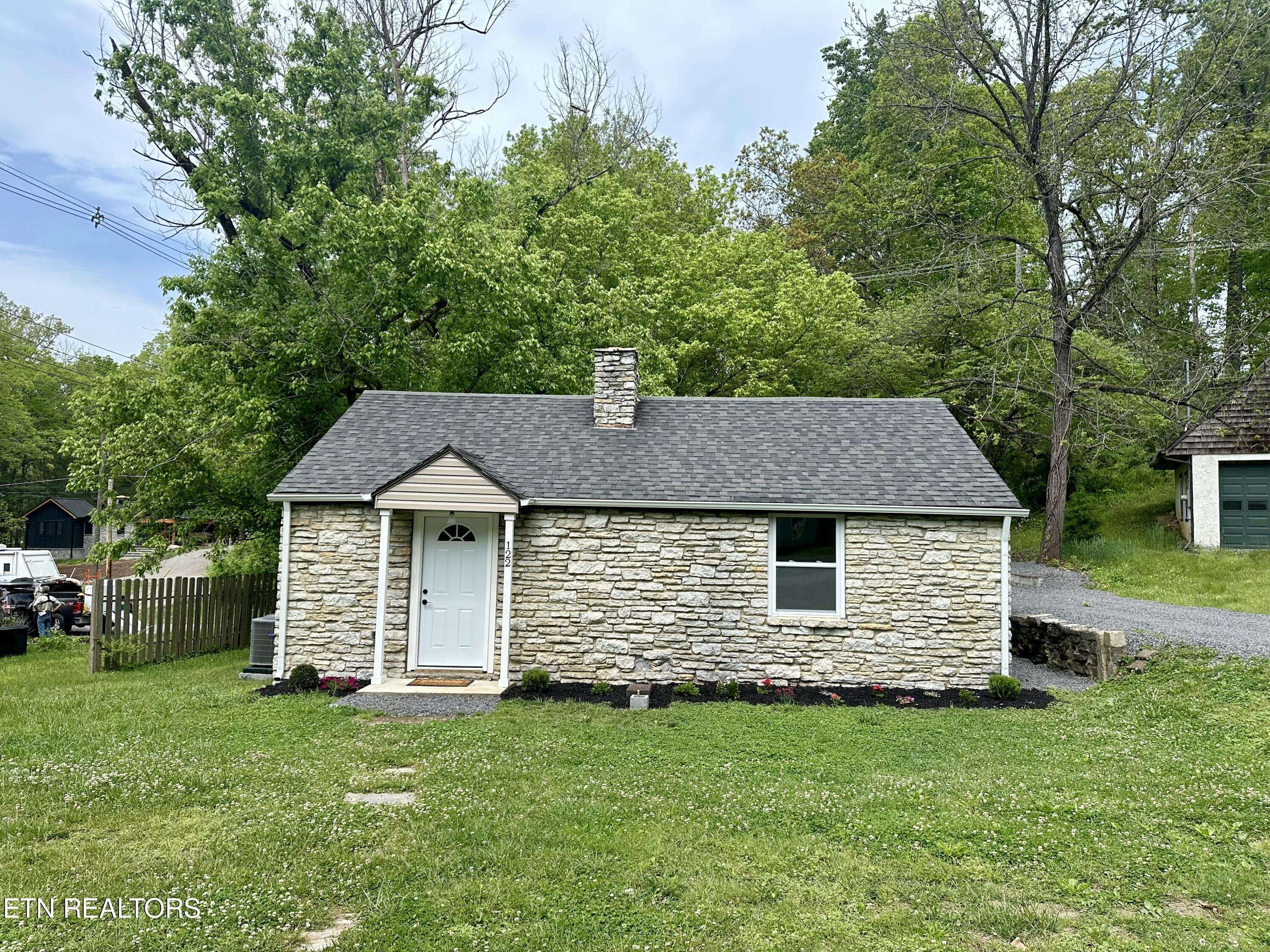 Norris, TN 37828,122 Pine Rd