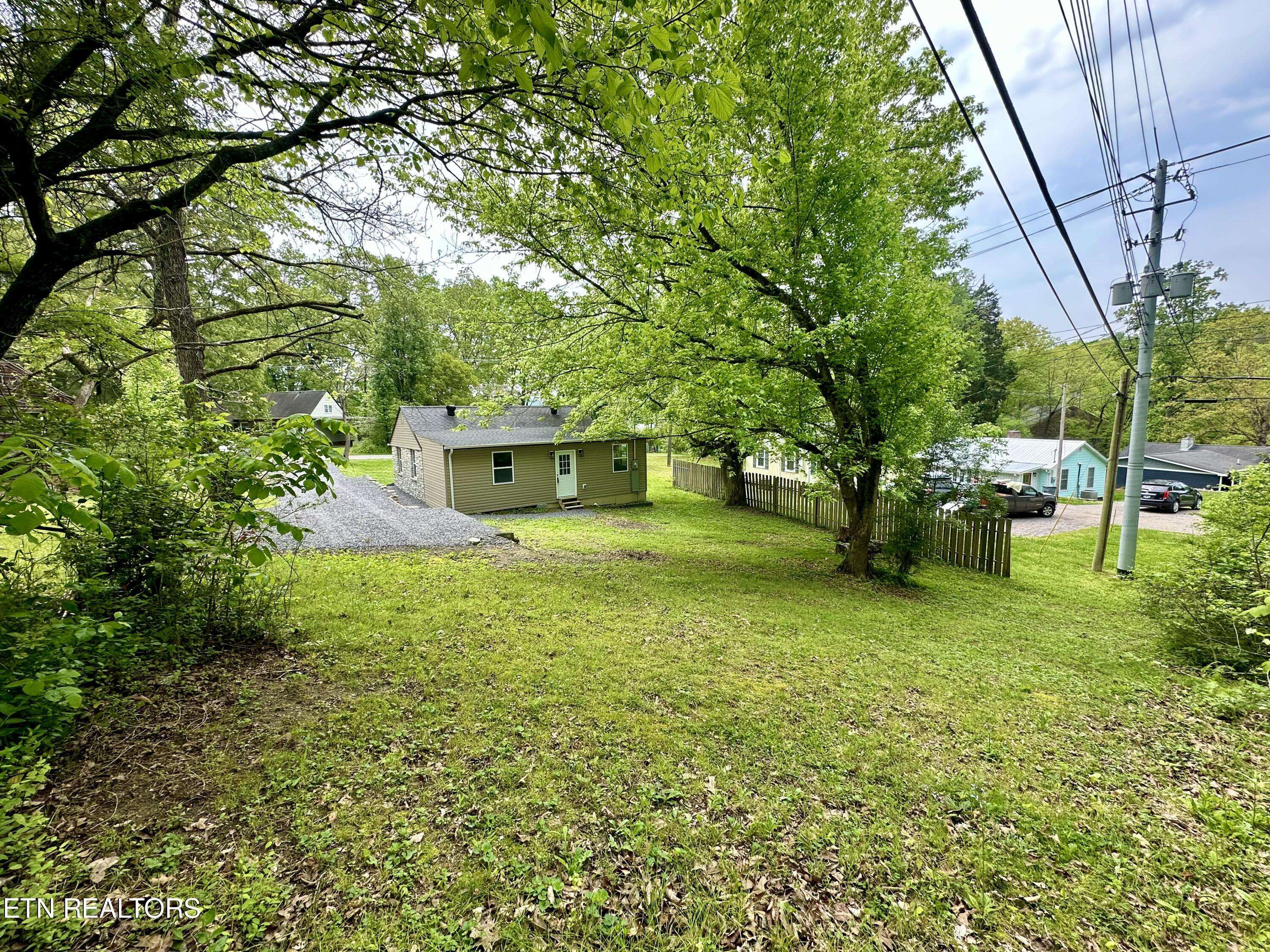 Norris, TN 37828,122 Pine Rd