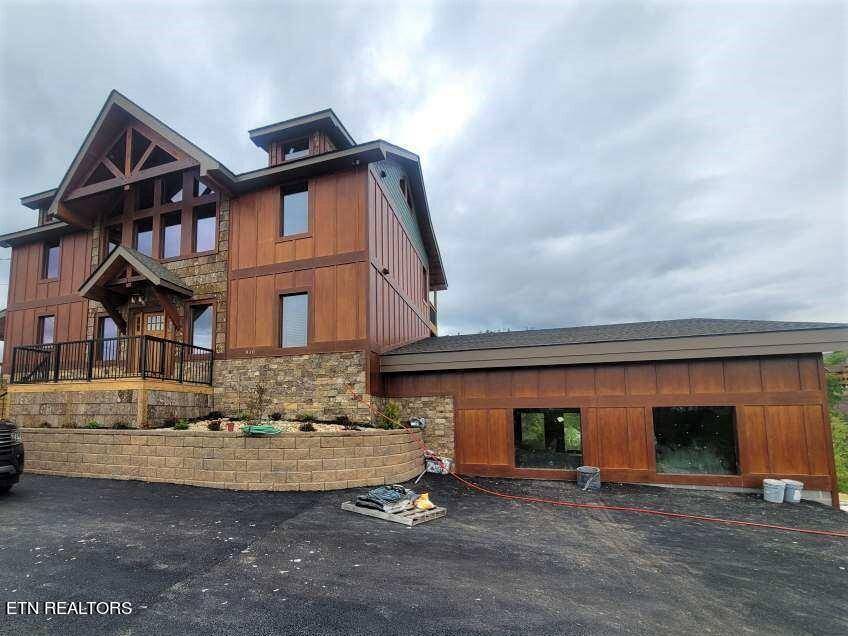 Gatlinburg, TN 37738,810 Crestwood LN