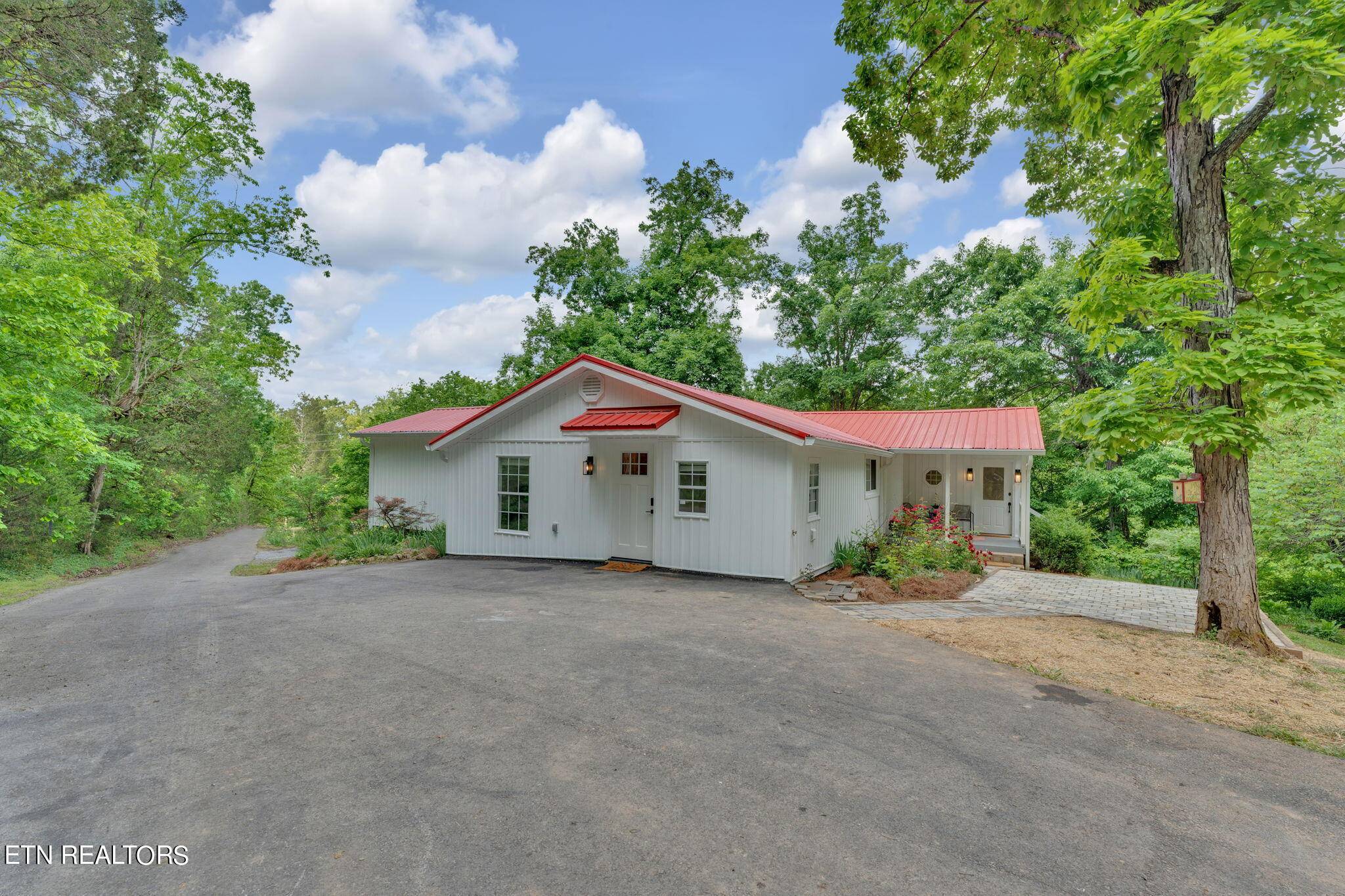 Friendsville, TN 37737,740 Finn Long Rd