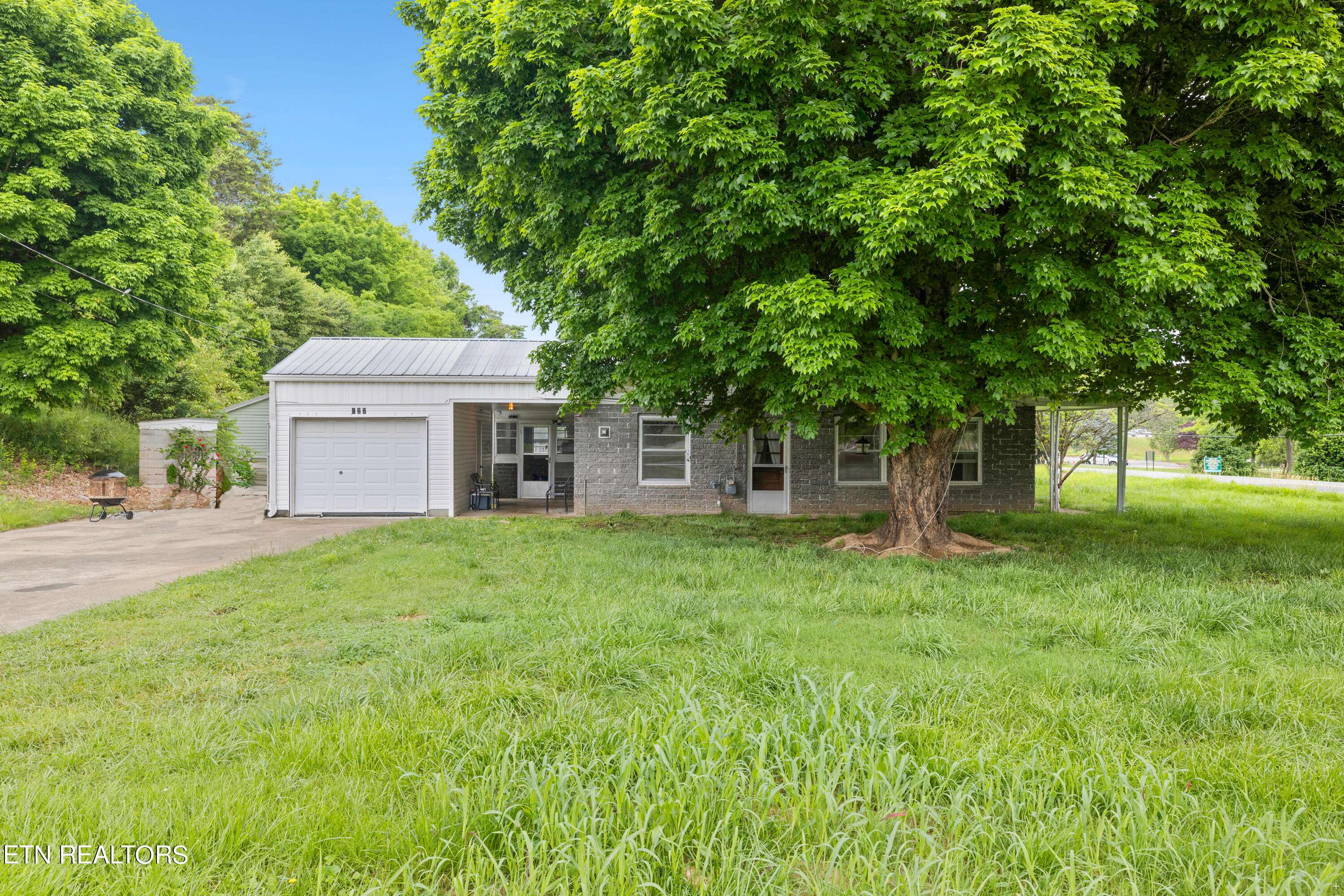 Sevierville, TN 37862,127 Hardin LN