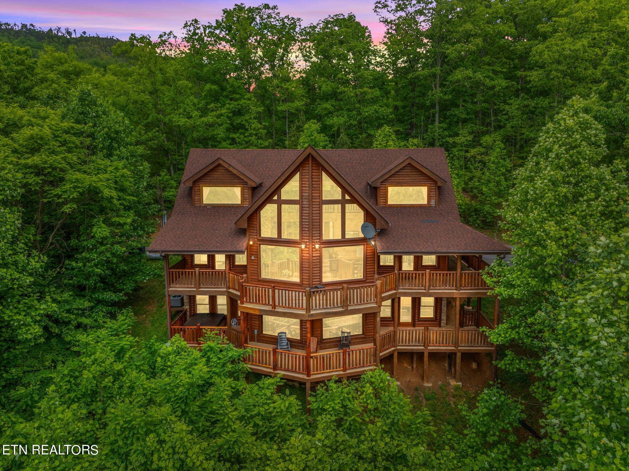 Gatlinburg, TN 37738,817 Big Bear Ridge Rd