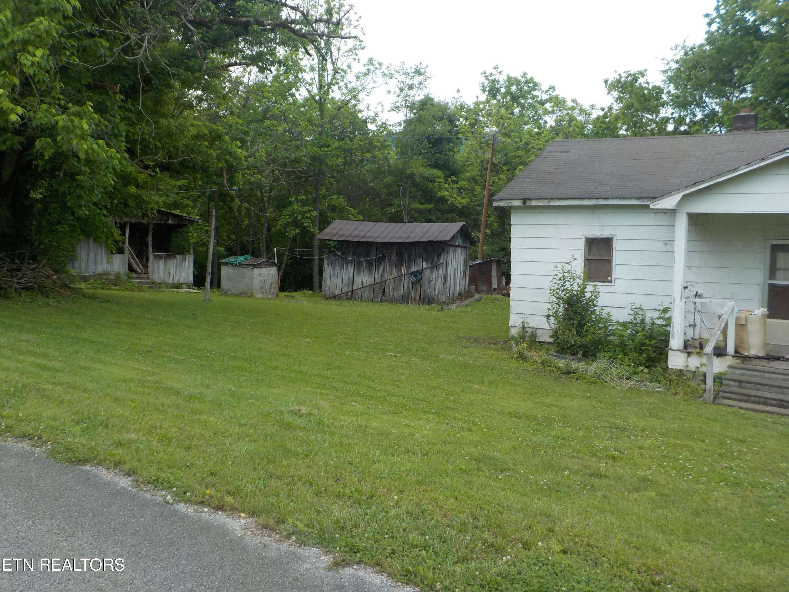 Rutledge, TN 37861,914 Bluff Road