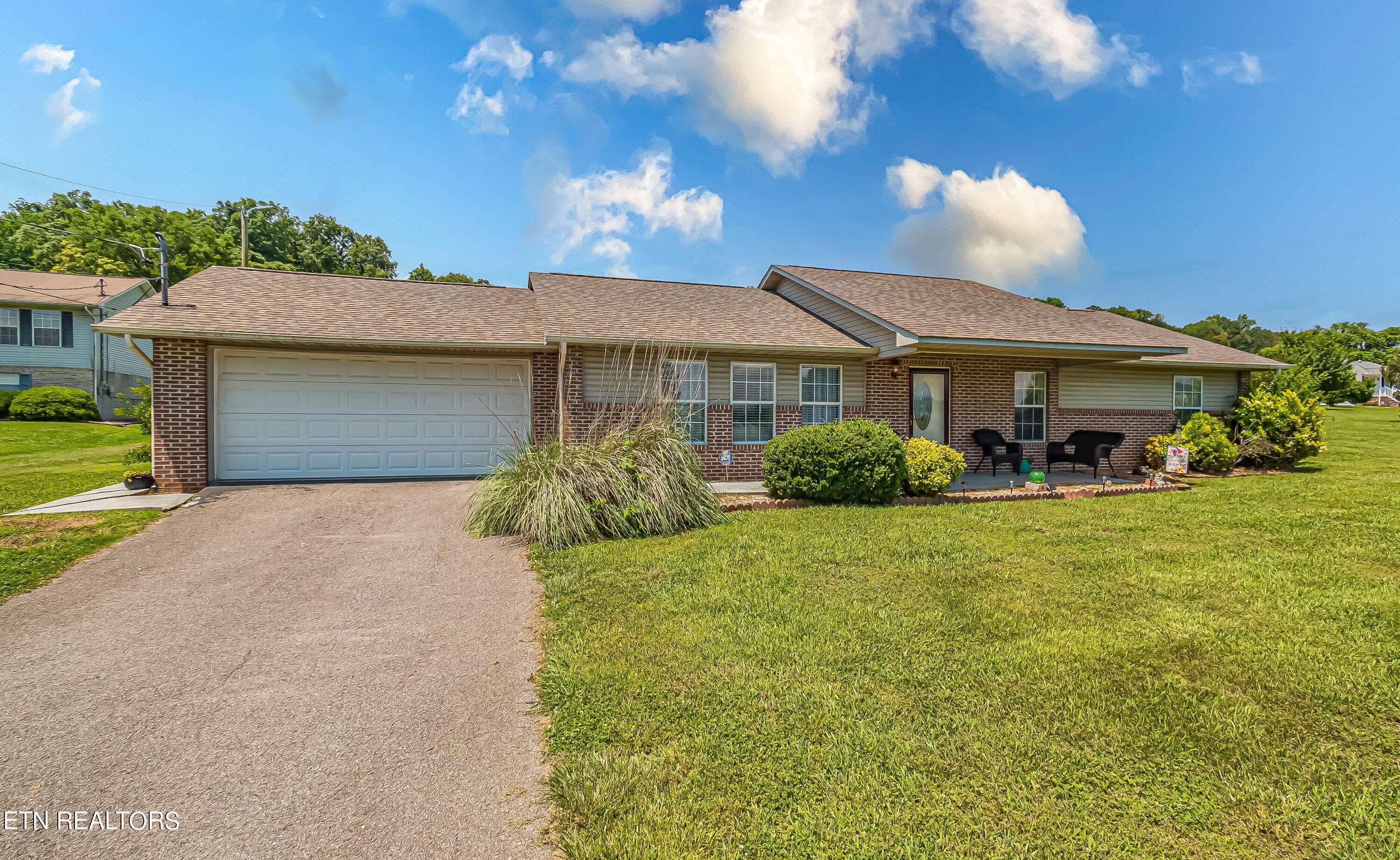 Dandridge, TN 37725,625 Ross DR