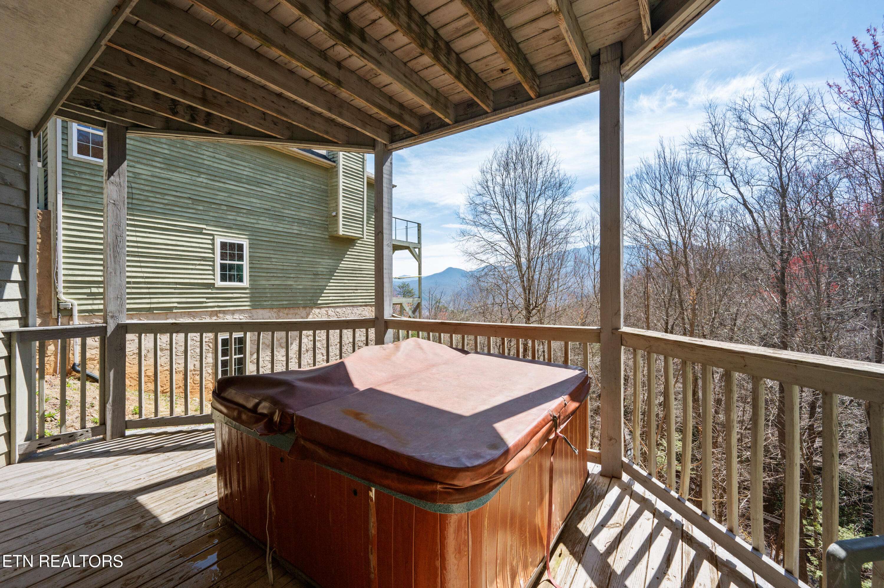 Gatlinburg, TN 37738,921 Woodsmoke Way