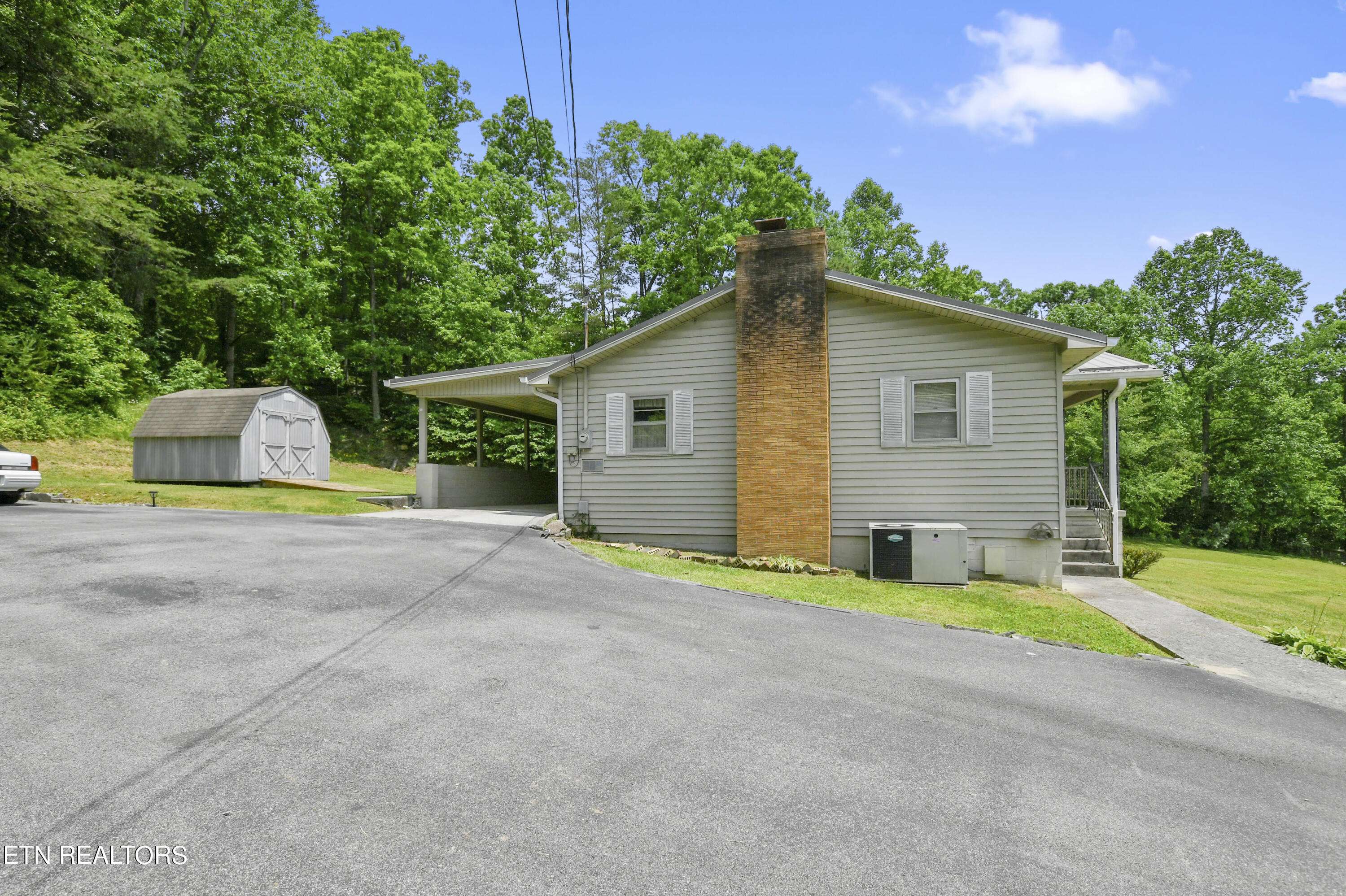 Lafollette, TN 37766,412 Wildwood CIR