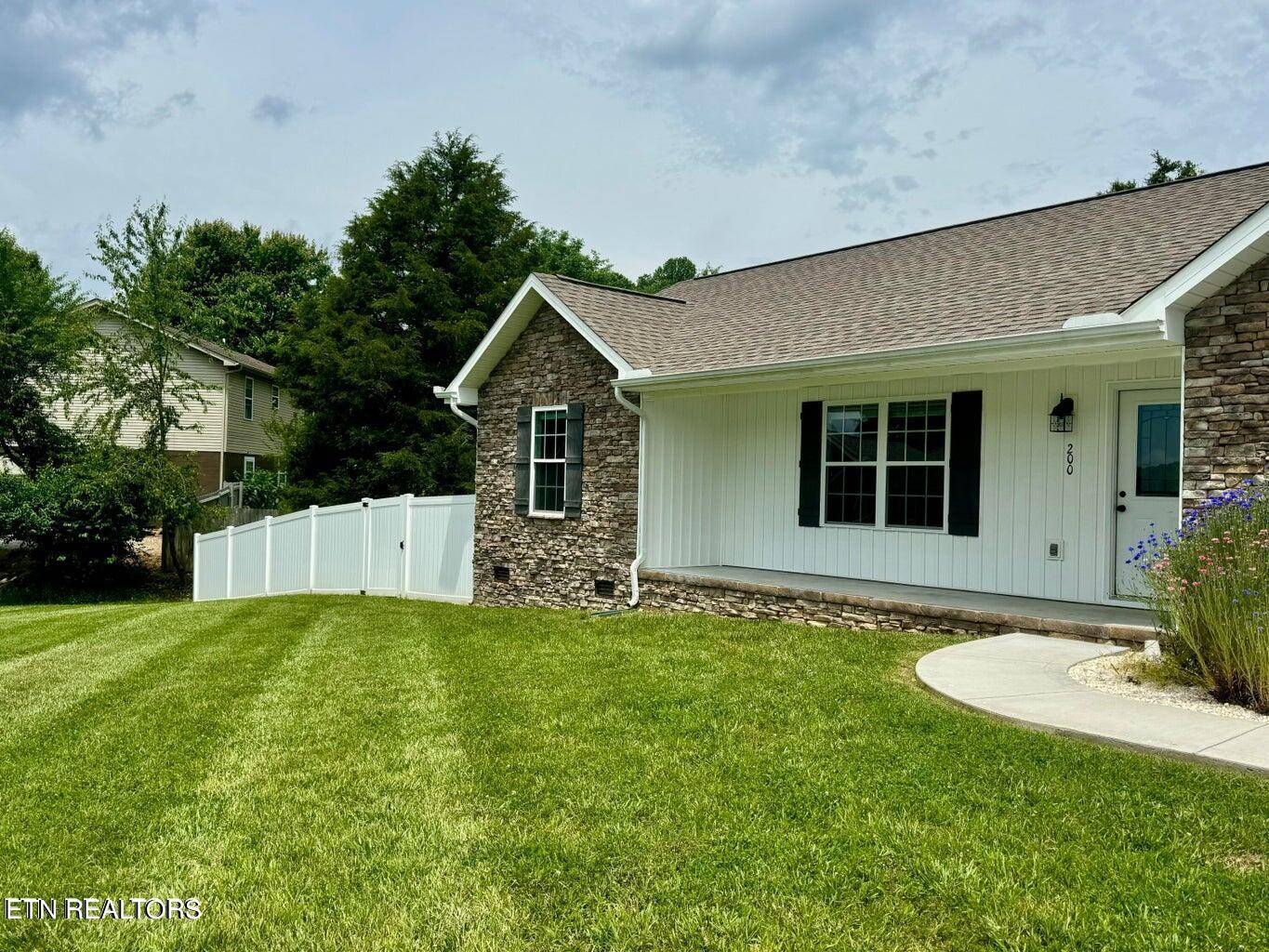 New Tazewell, TN 37825,200 J B St