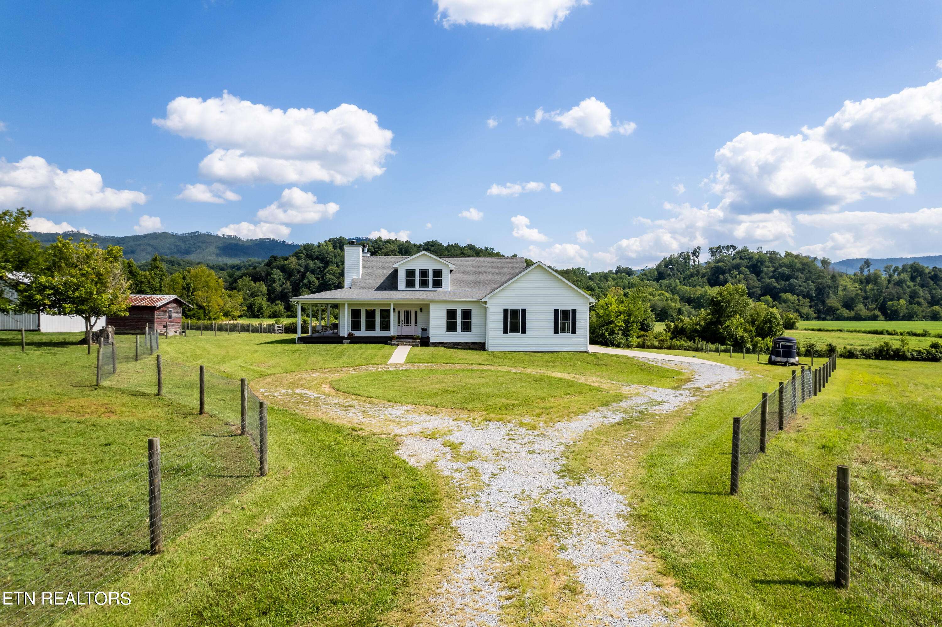 Walland, TN 37886,816 Country LN