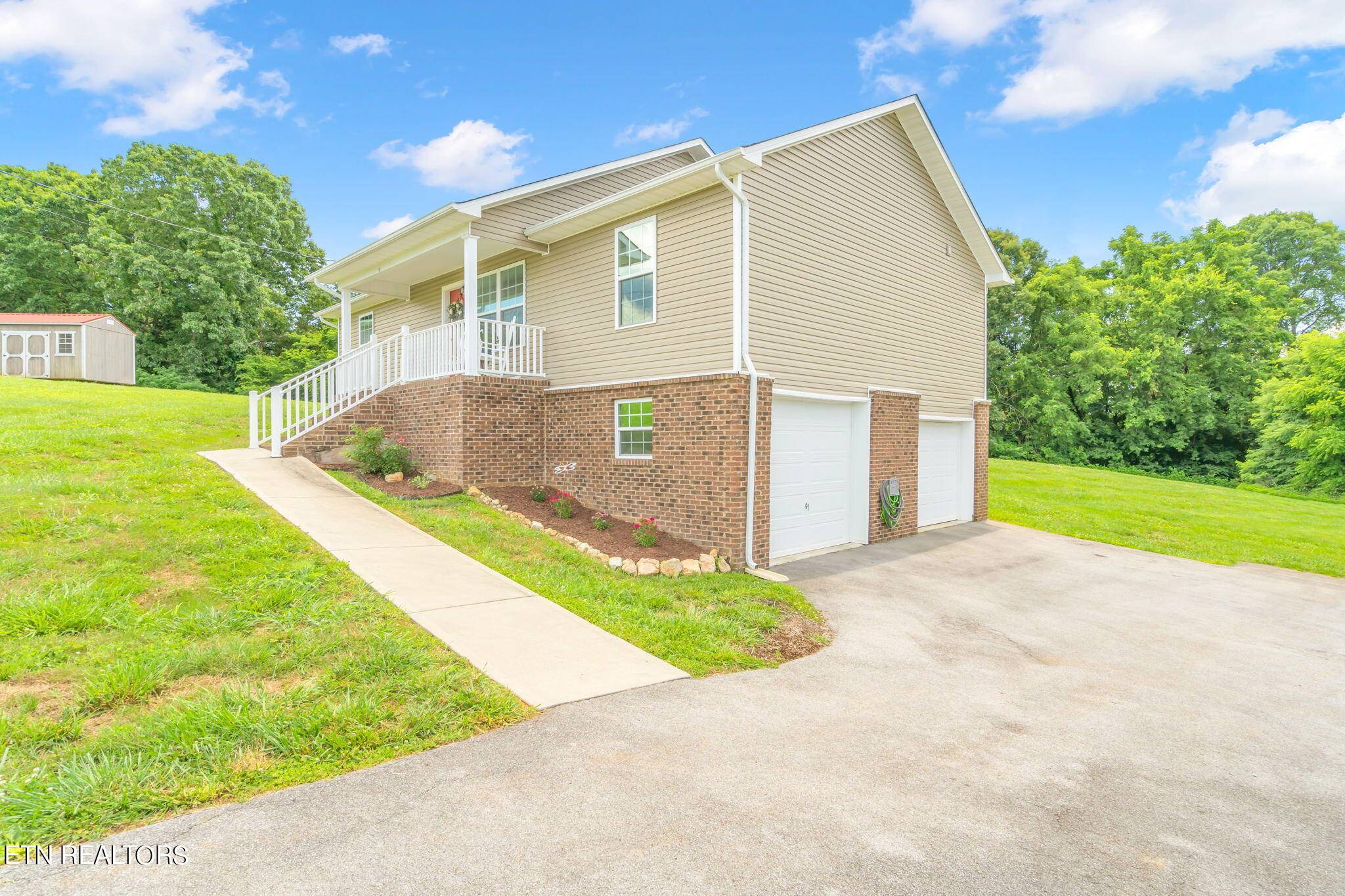 Dandridge, TN 37725,707 Privet DR