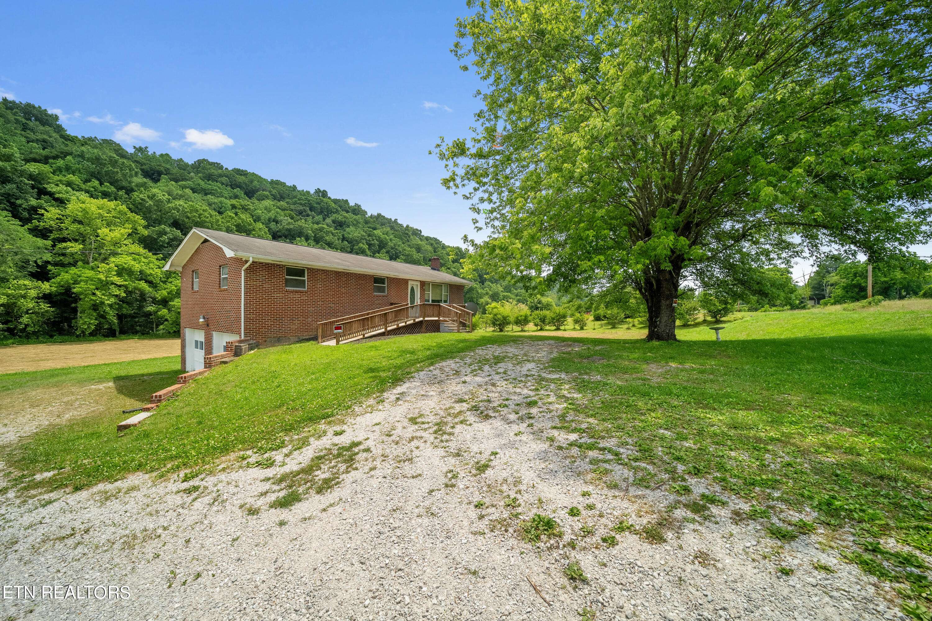 Heiskell, TN 37754,2597 Hinds Creek Rd