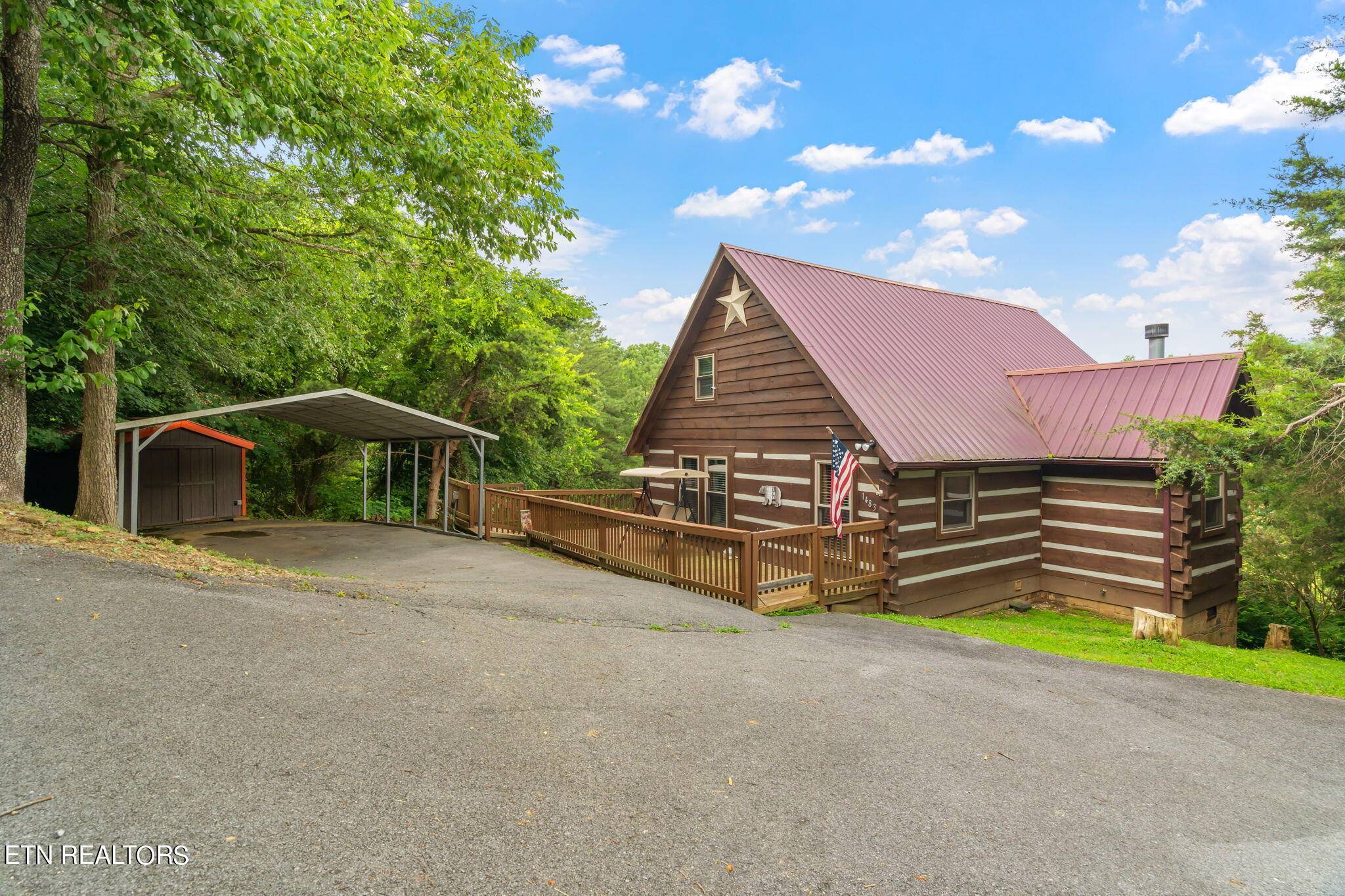 Sevierville, TN 37876,1483 Honey Oaks WAY