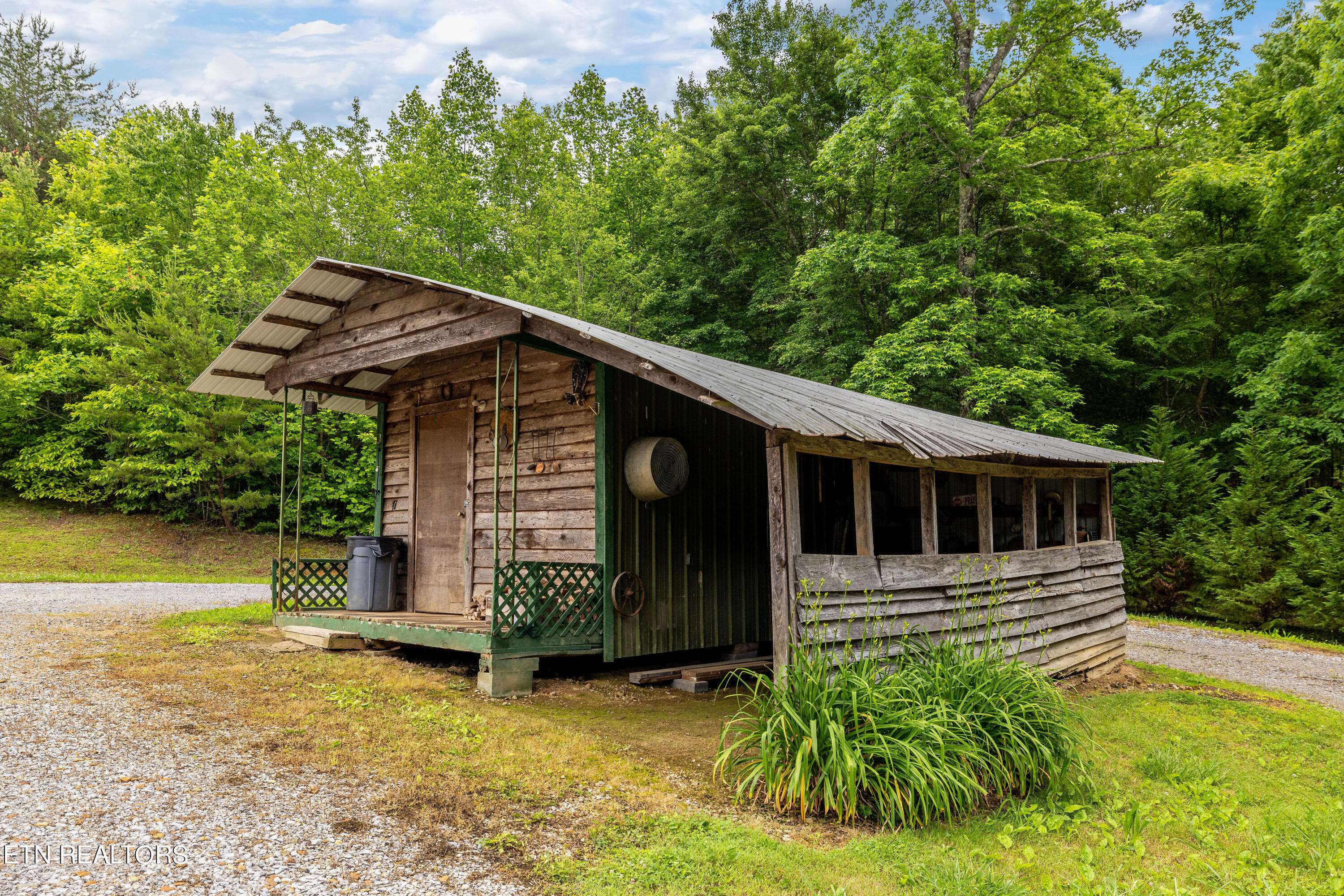 Tellico Plains, TN 37385,170 Graham LOOP