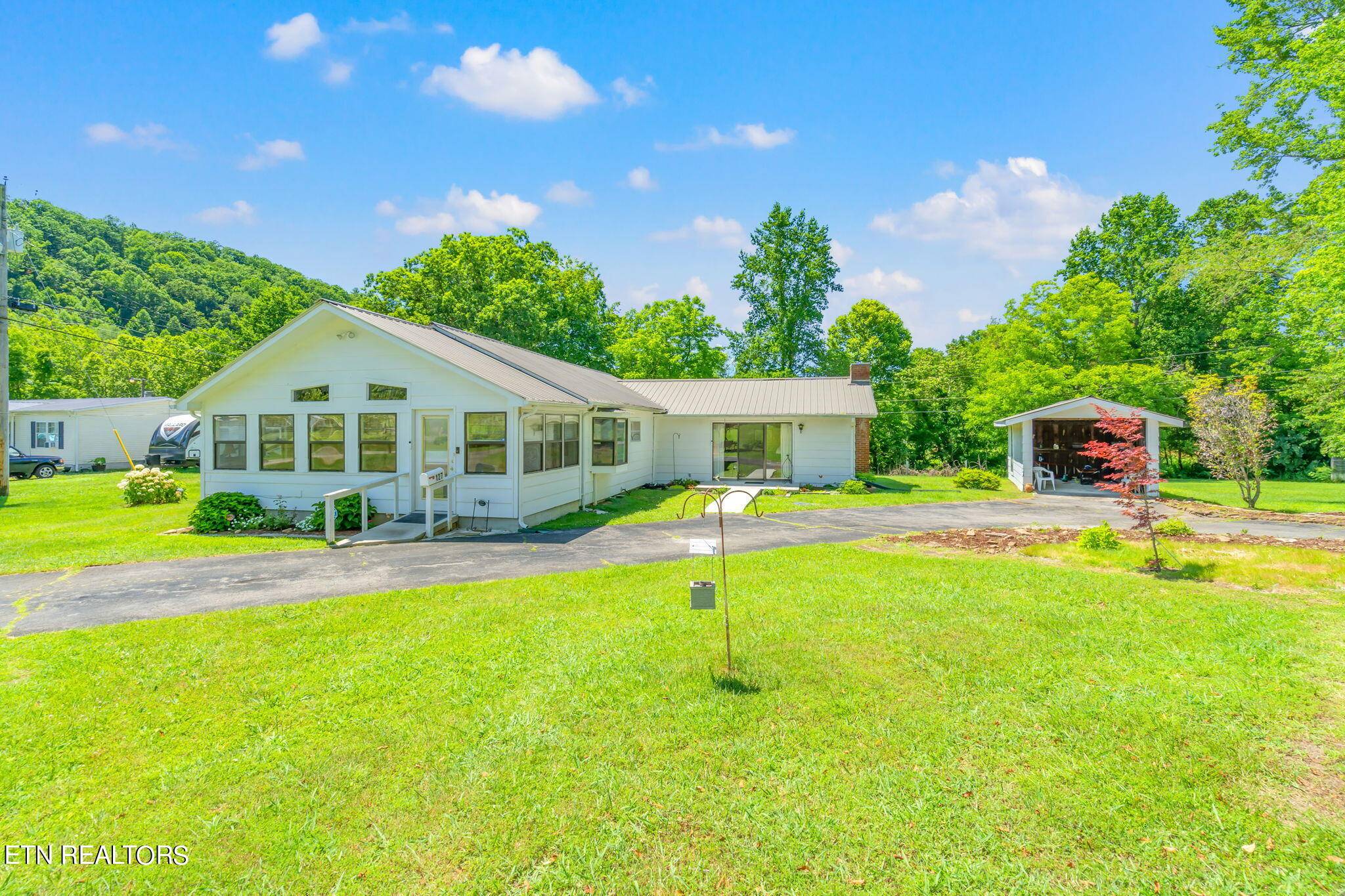 Oliver Springs, TN 37840,127 Mountain Rd