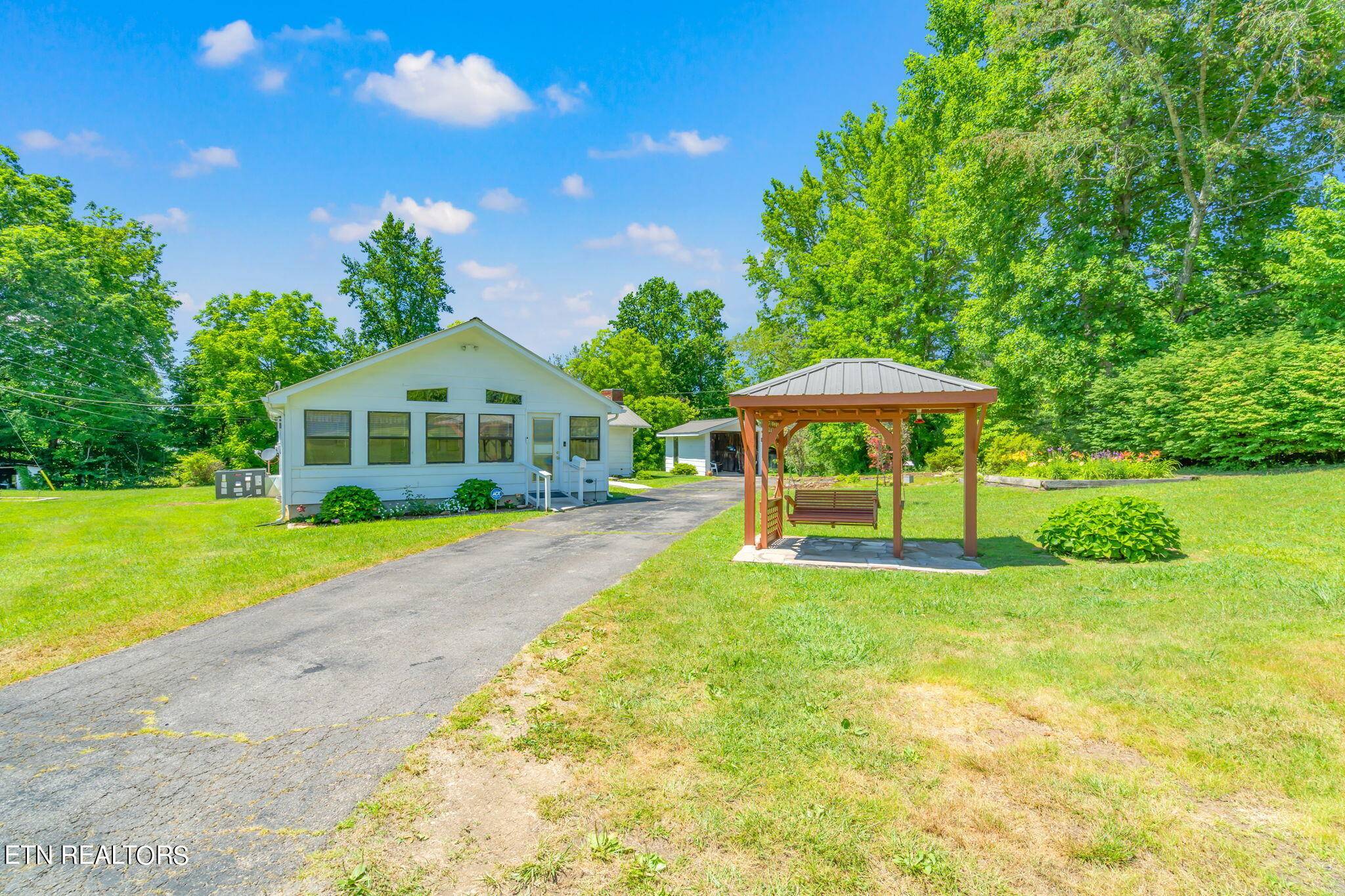 Oliver Springs, TN 37840,127 Mountain Rd