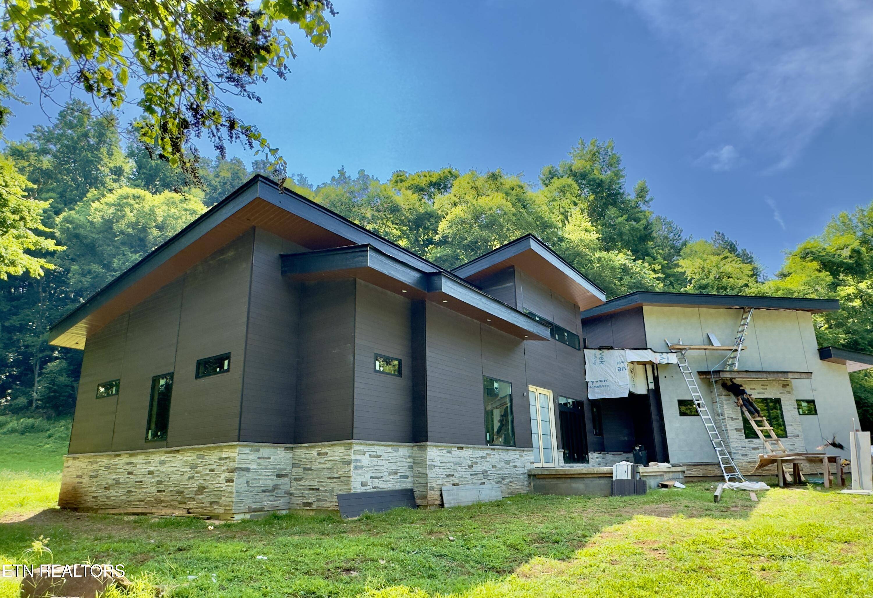 Louisville, TN 37777,2055 River Oaks DR