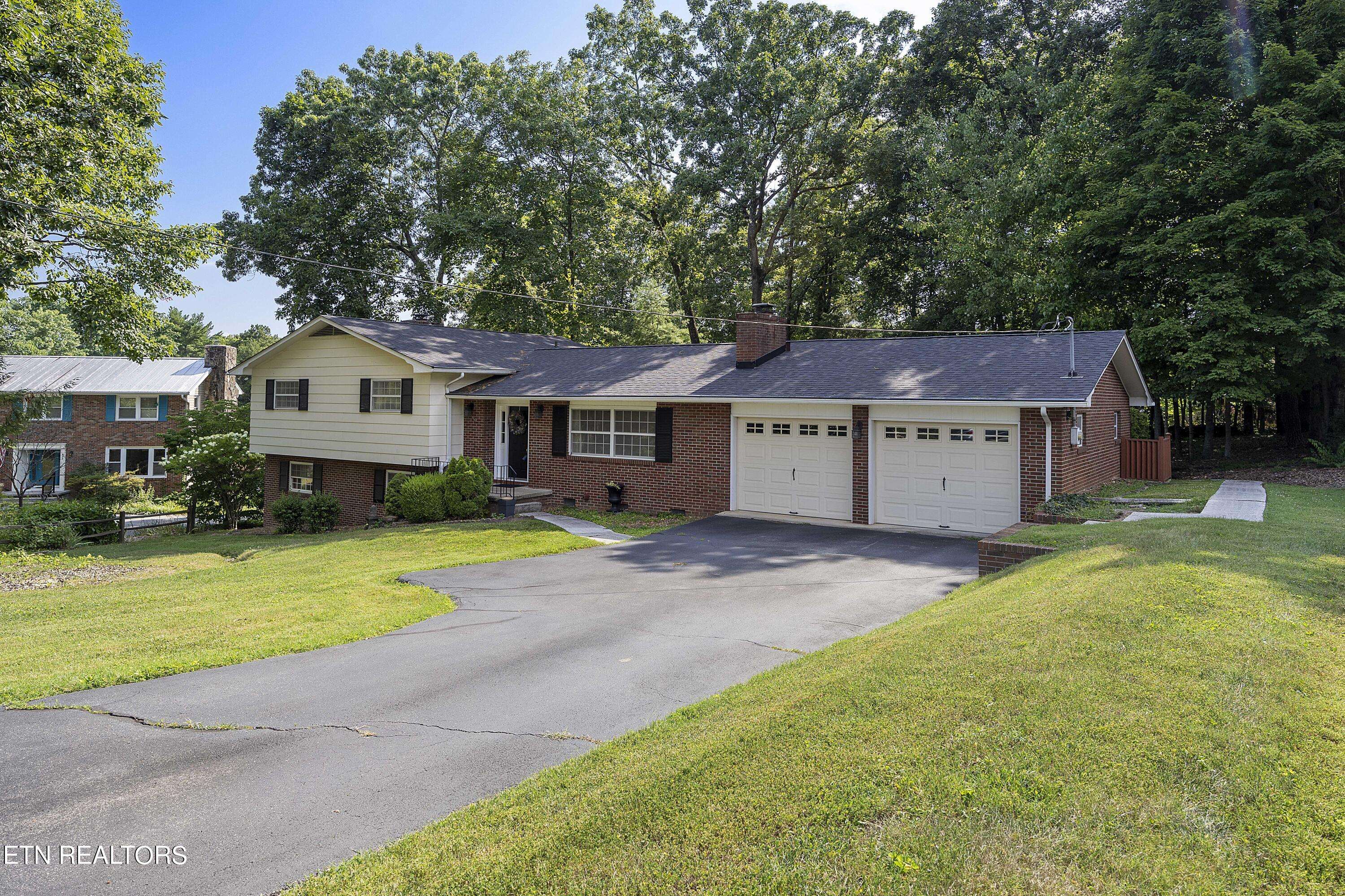 Knoxville, TN 37923,975 Ponder CIR