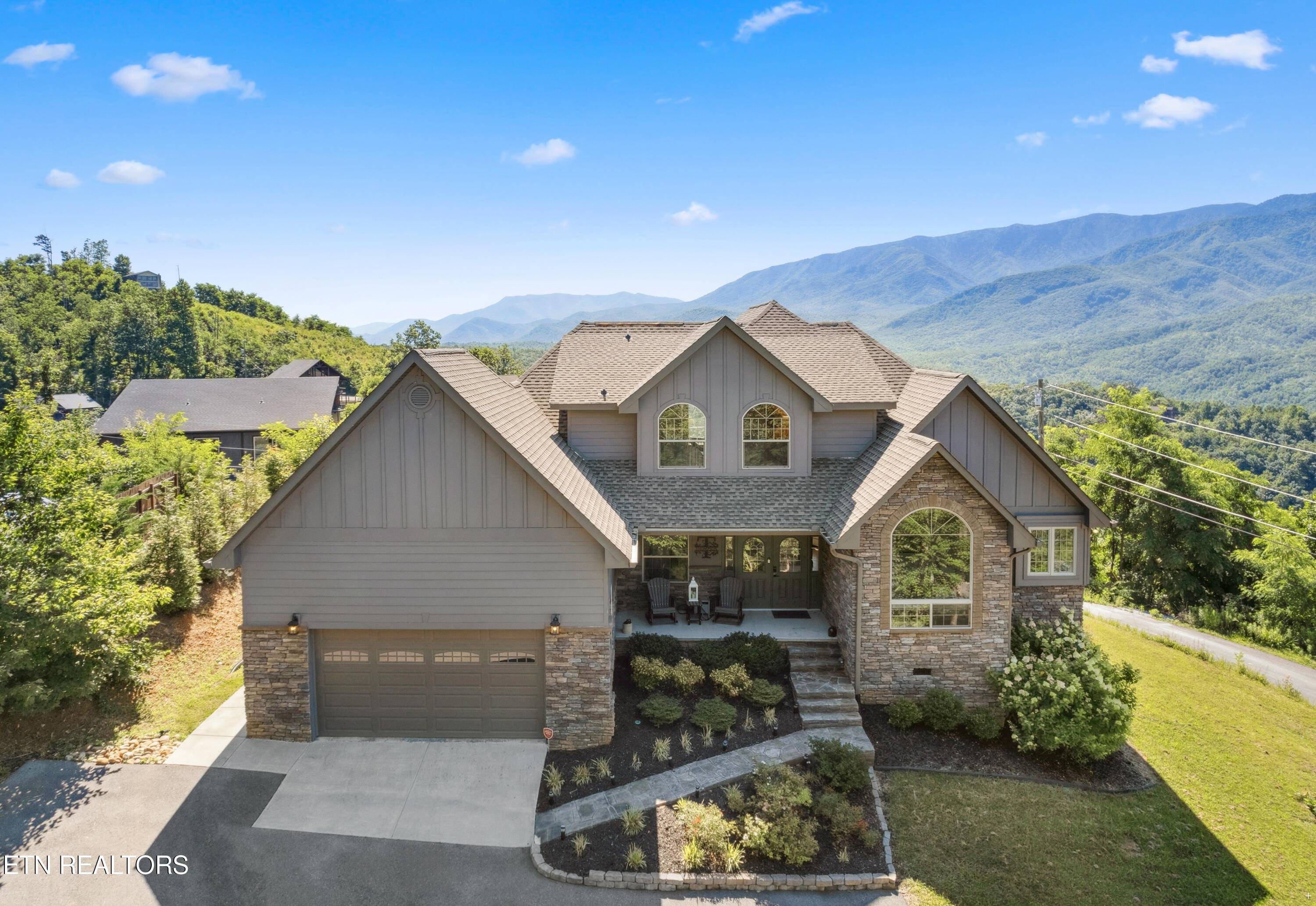 Gatlinburg, TN 37738,904 Pine Cone WAY