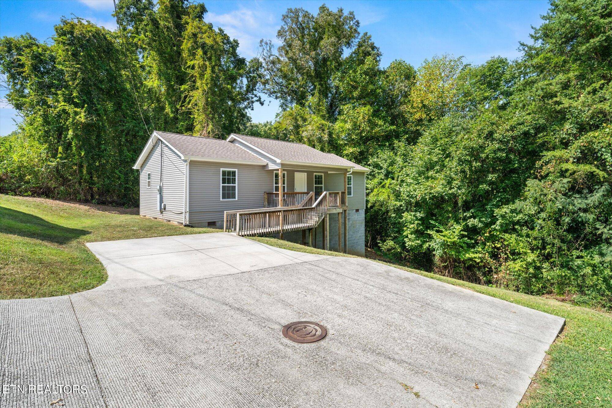 Maryville, TN 37801,433 Landau DR