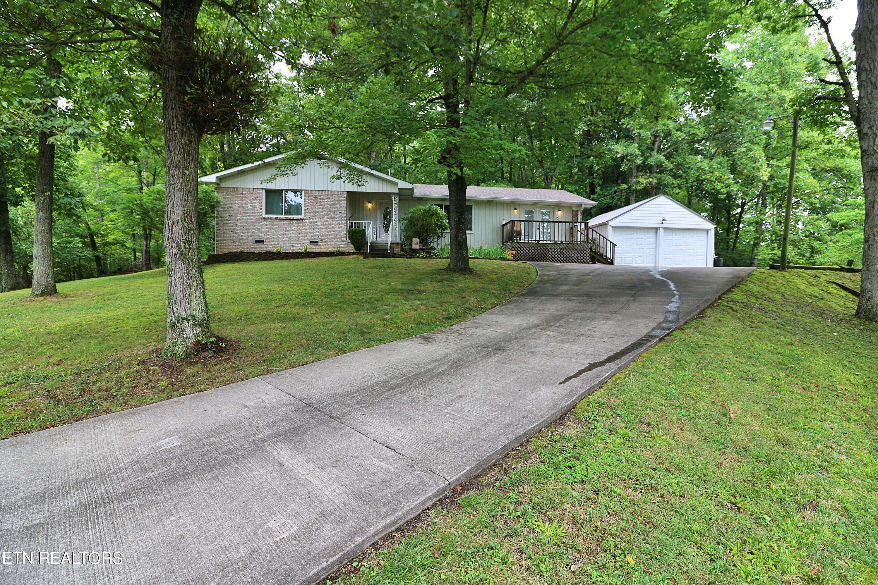 Oneida, TN 37841,251 Poplar LN