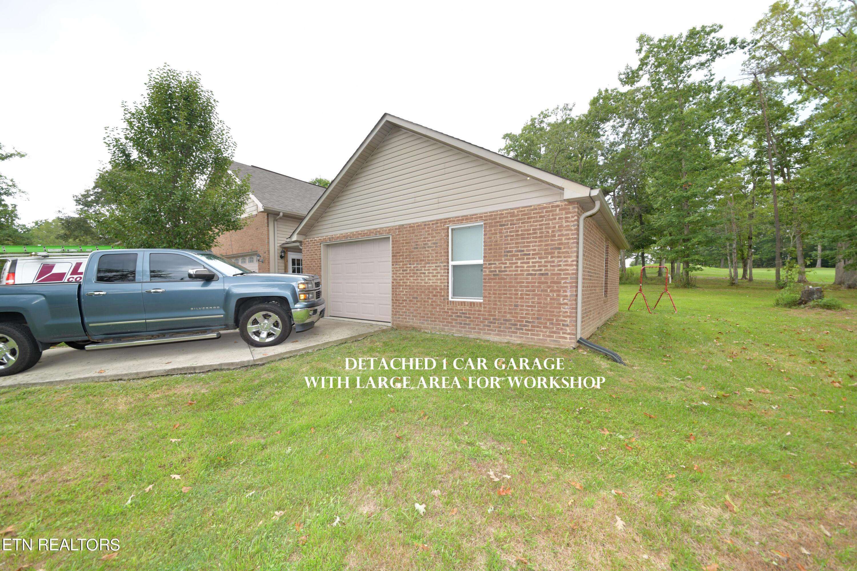 Crossville, TN 38571,990 Golf Club LN