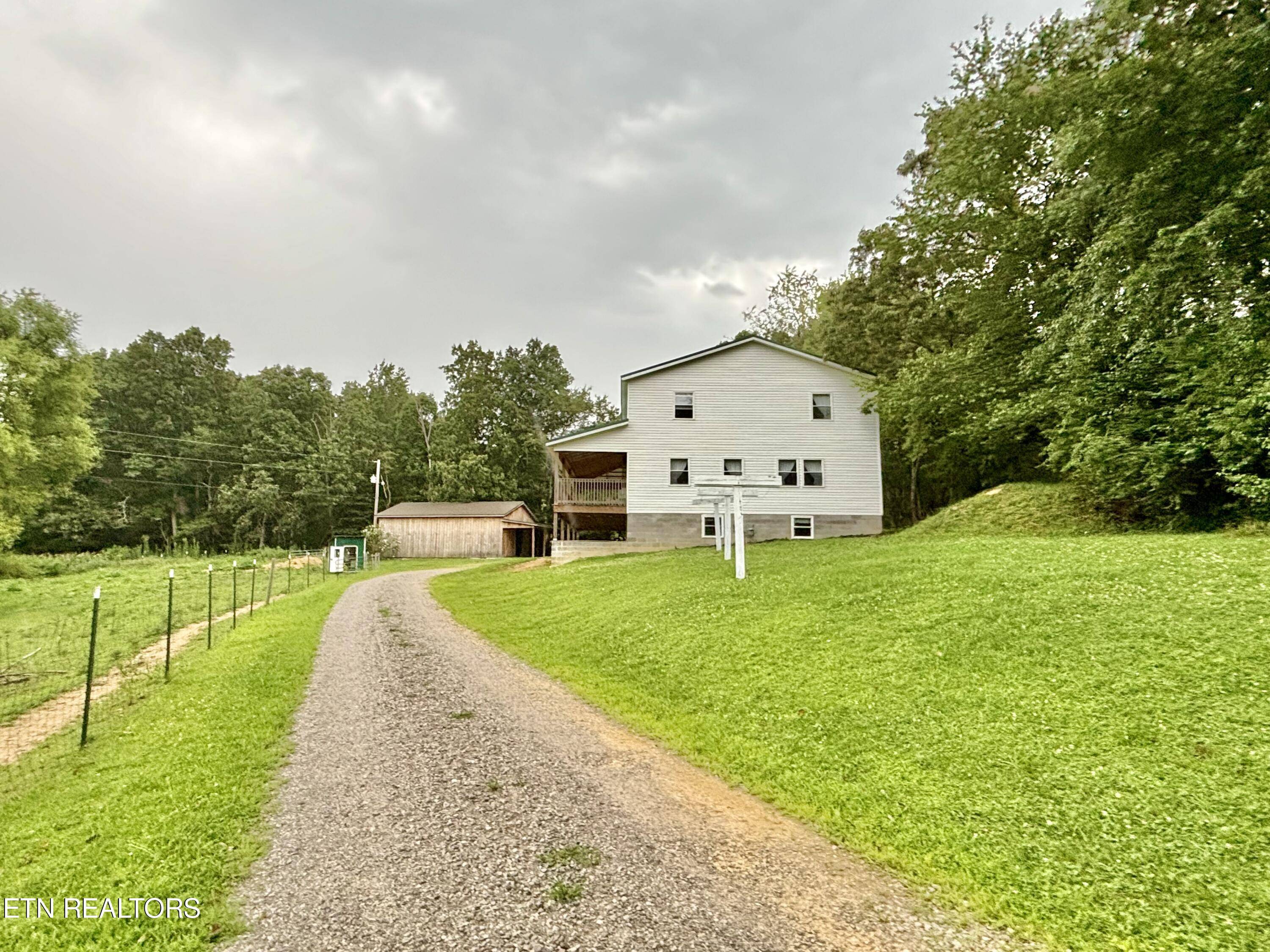 Deer Lodge, TN 37726,107 Cherry St