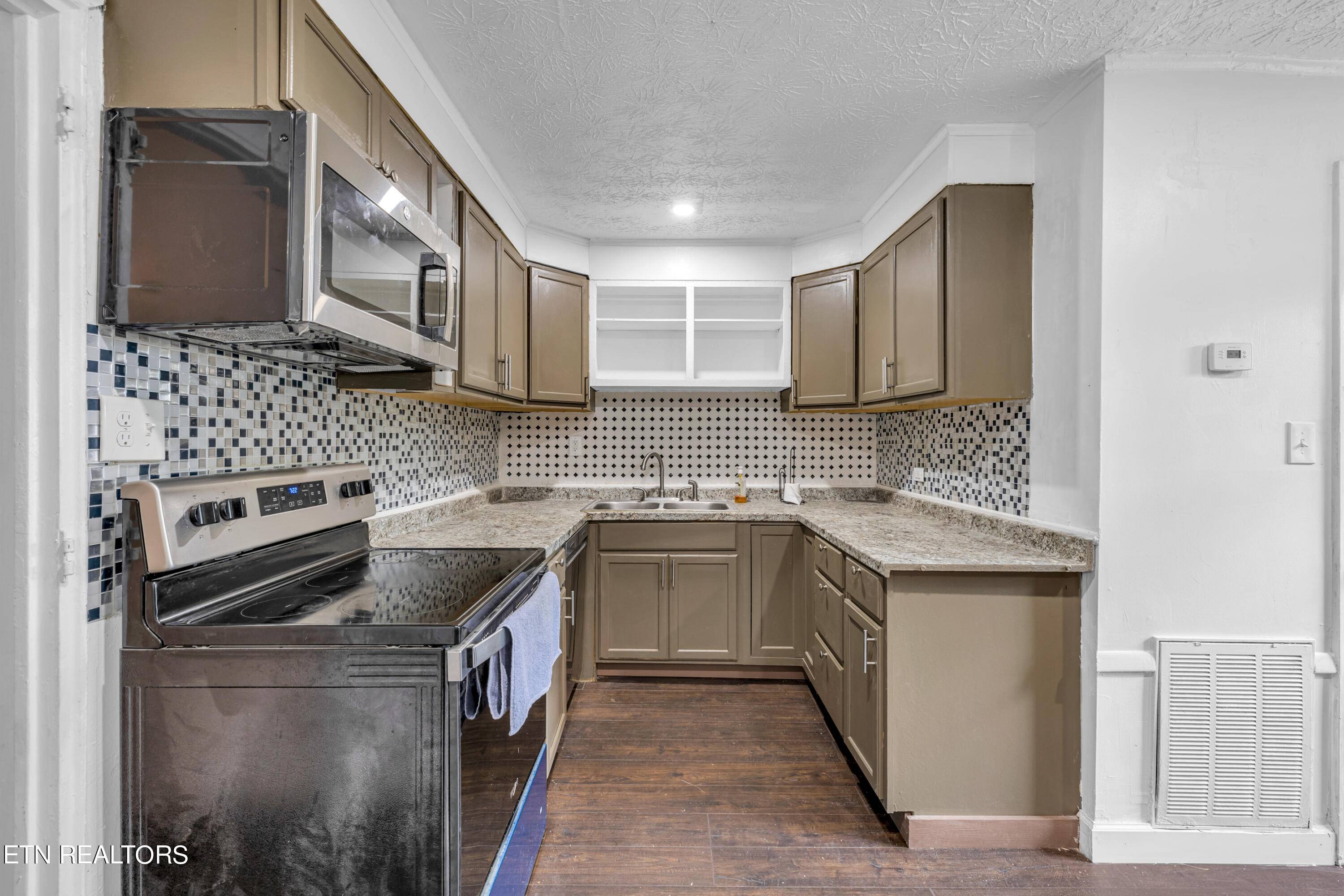 Oak Ridge, TN 37830,207 Manhattan Ave