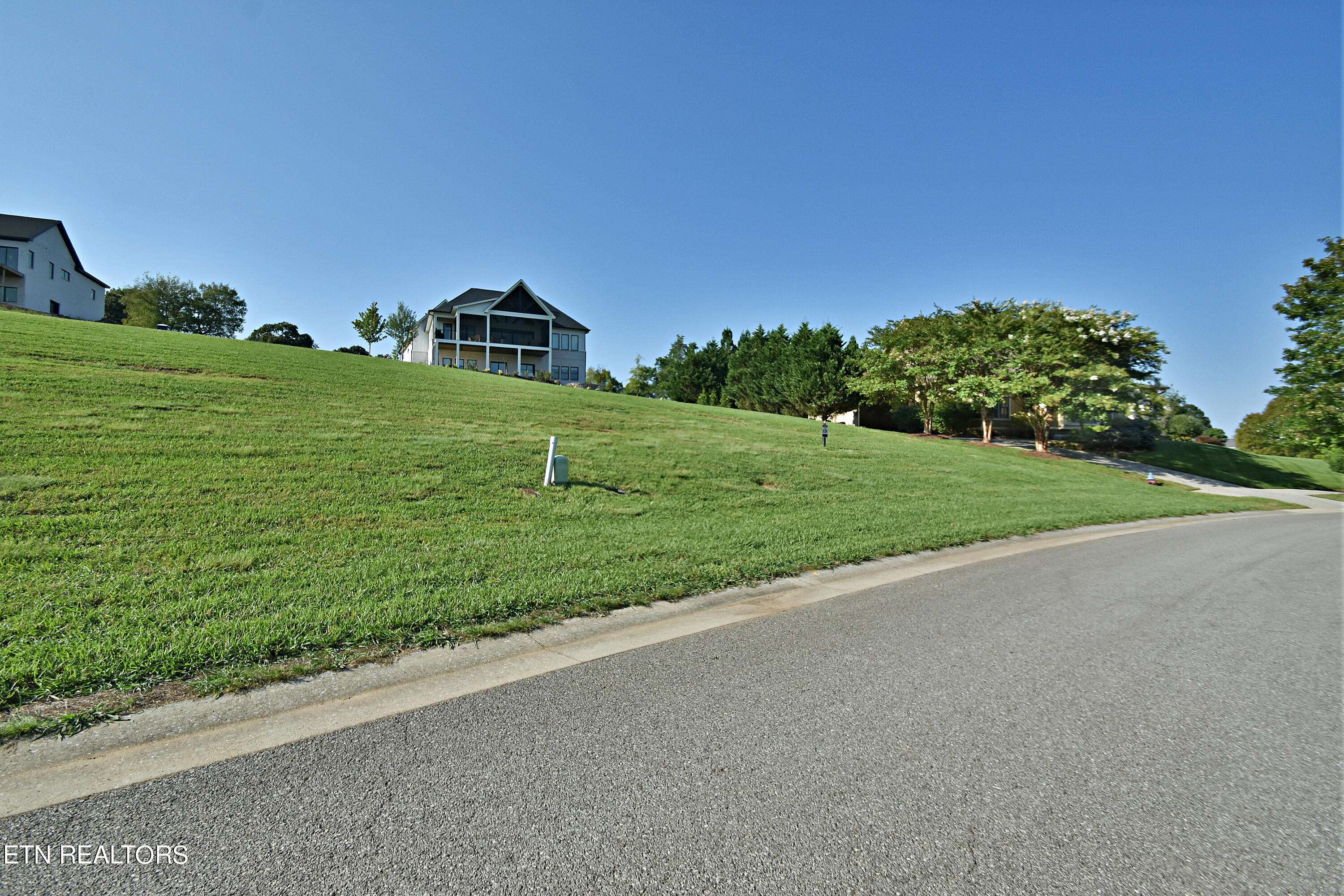 Loudon, TN 37774,439 Chestnut LN