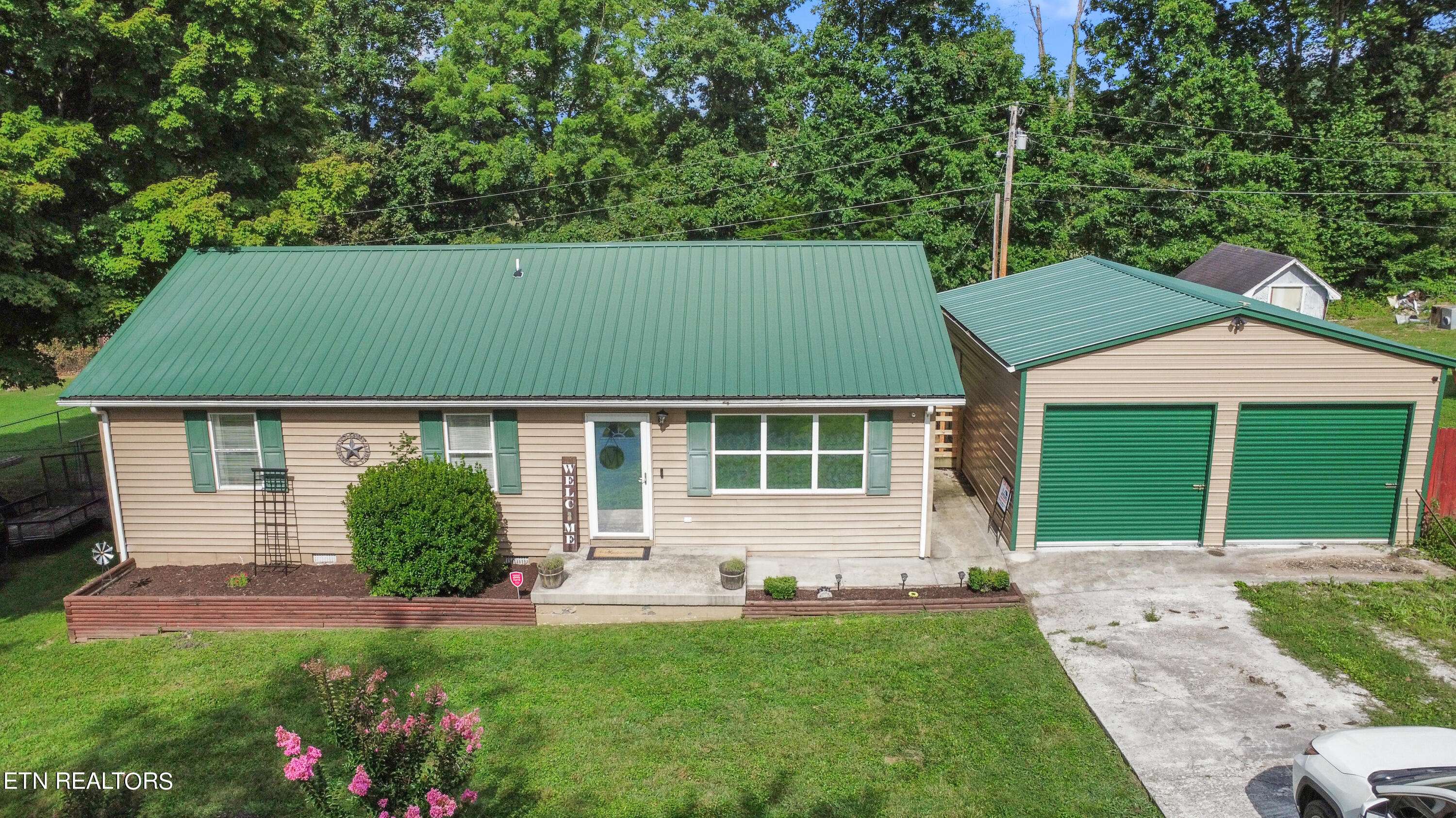 Lafollette, TN 37766,221 Sandy CIR