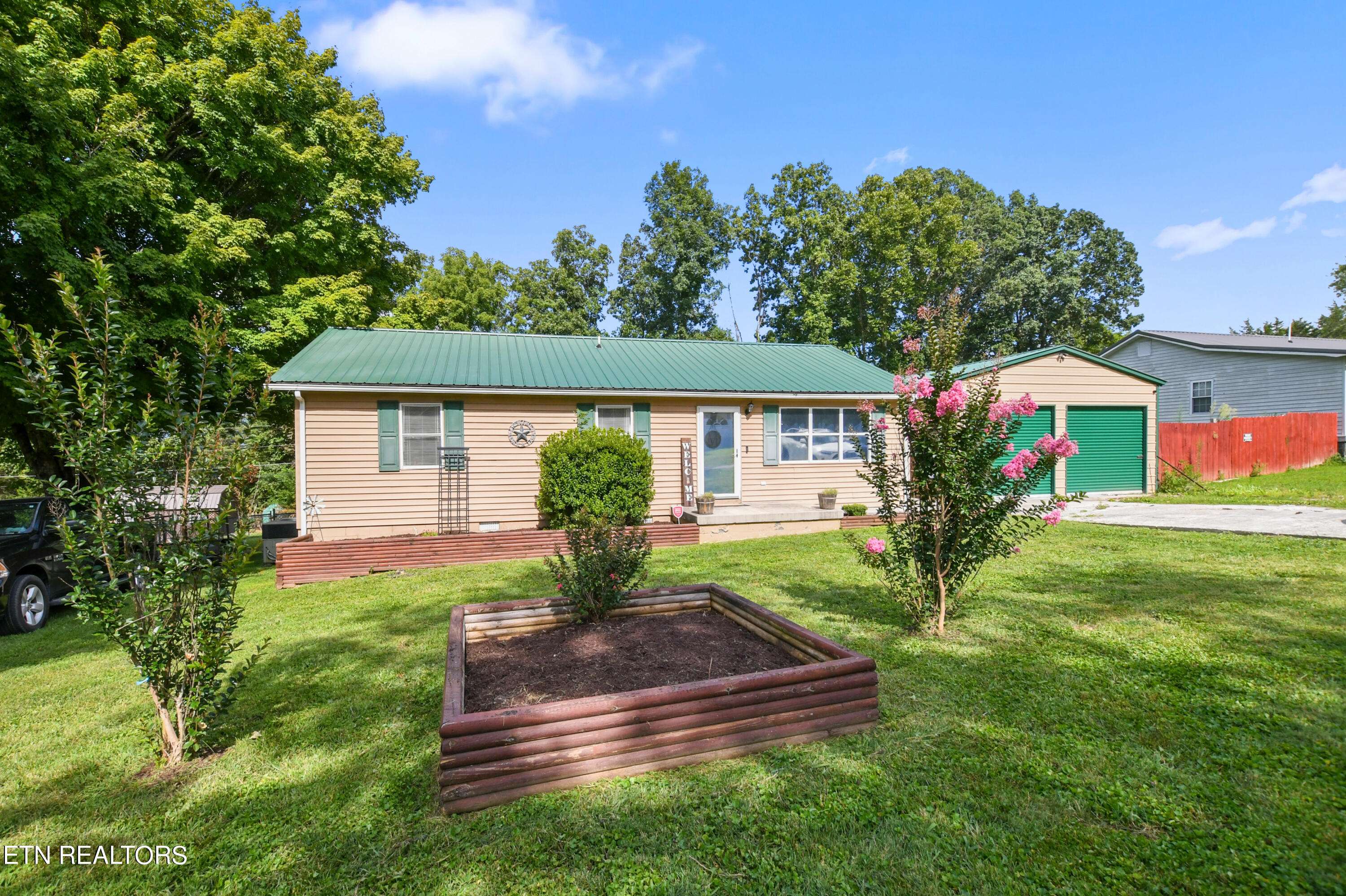 Lafollette, TN 37766,221 Sandy CIR