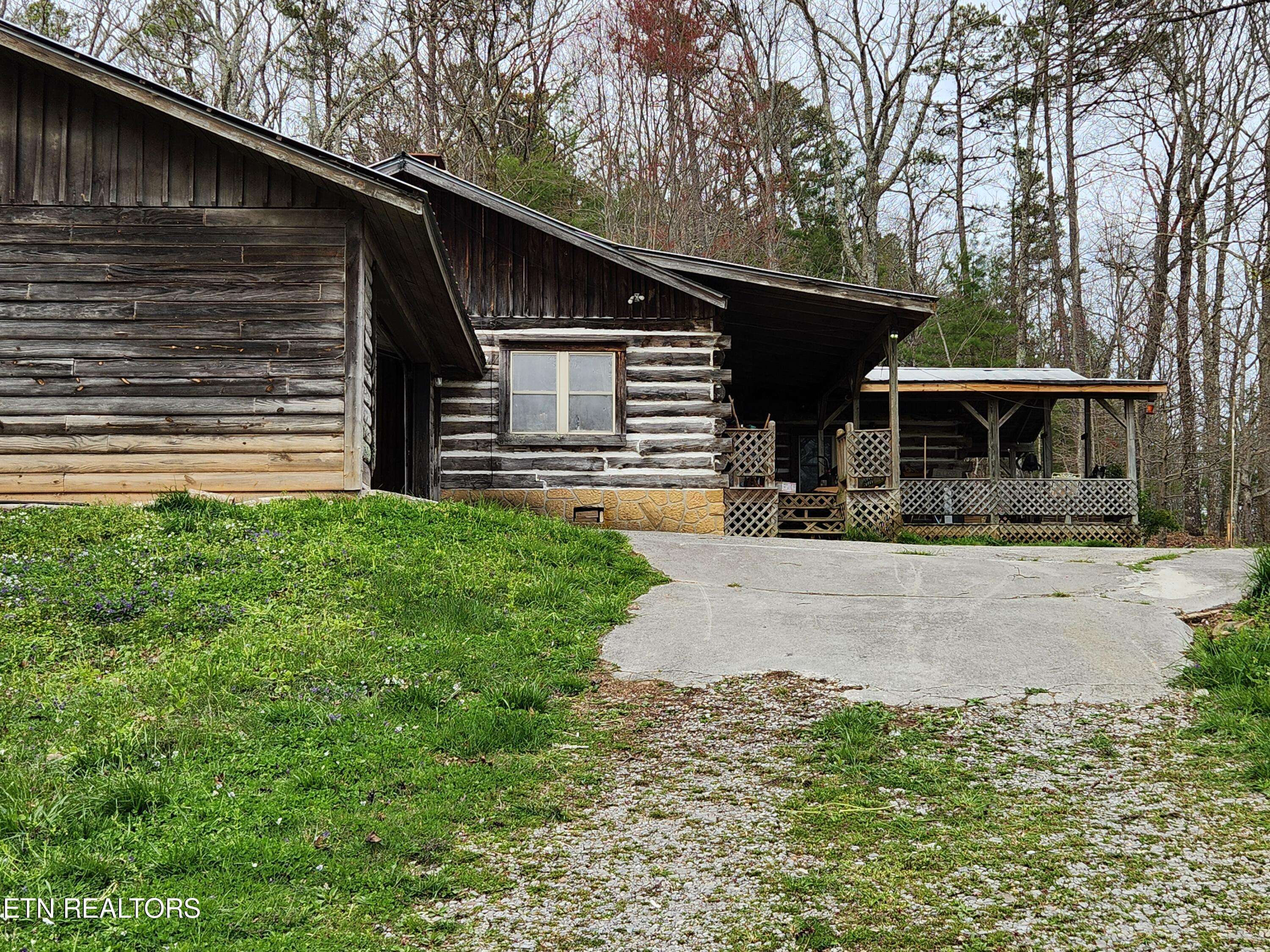 Tellico Plains, TN 37385,276 Black Mountain Rd