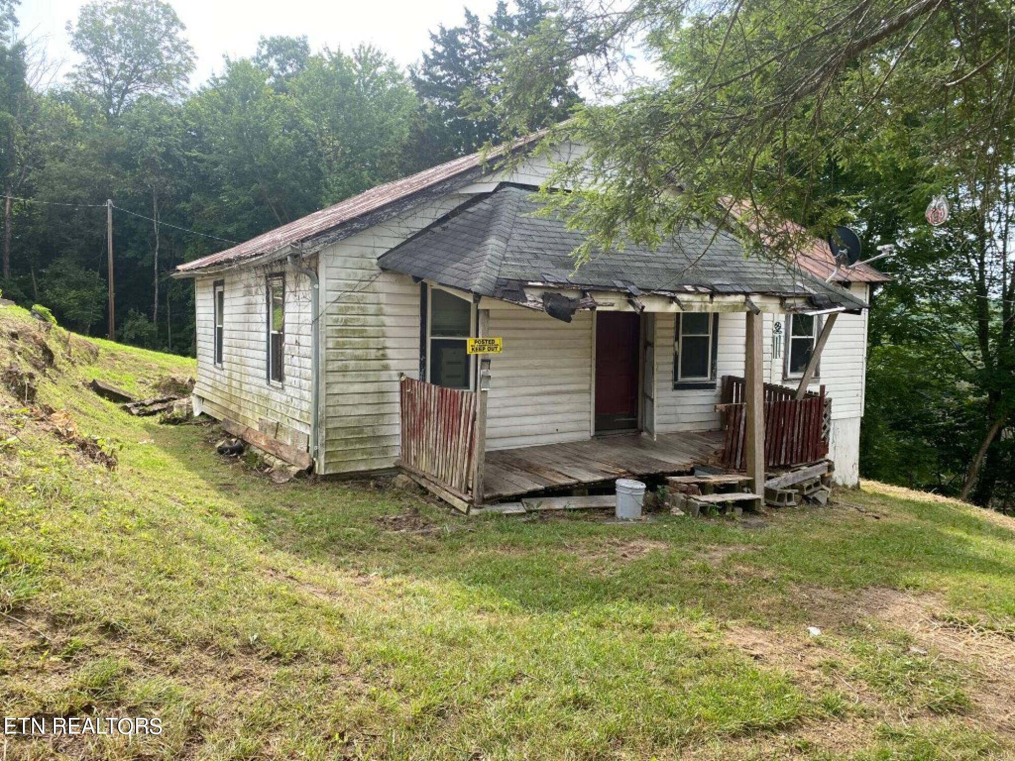 Jacksboro, TN 37757,1333 Pinecrest Rd