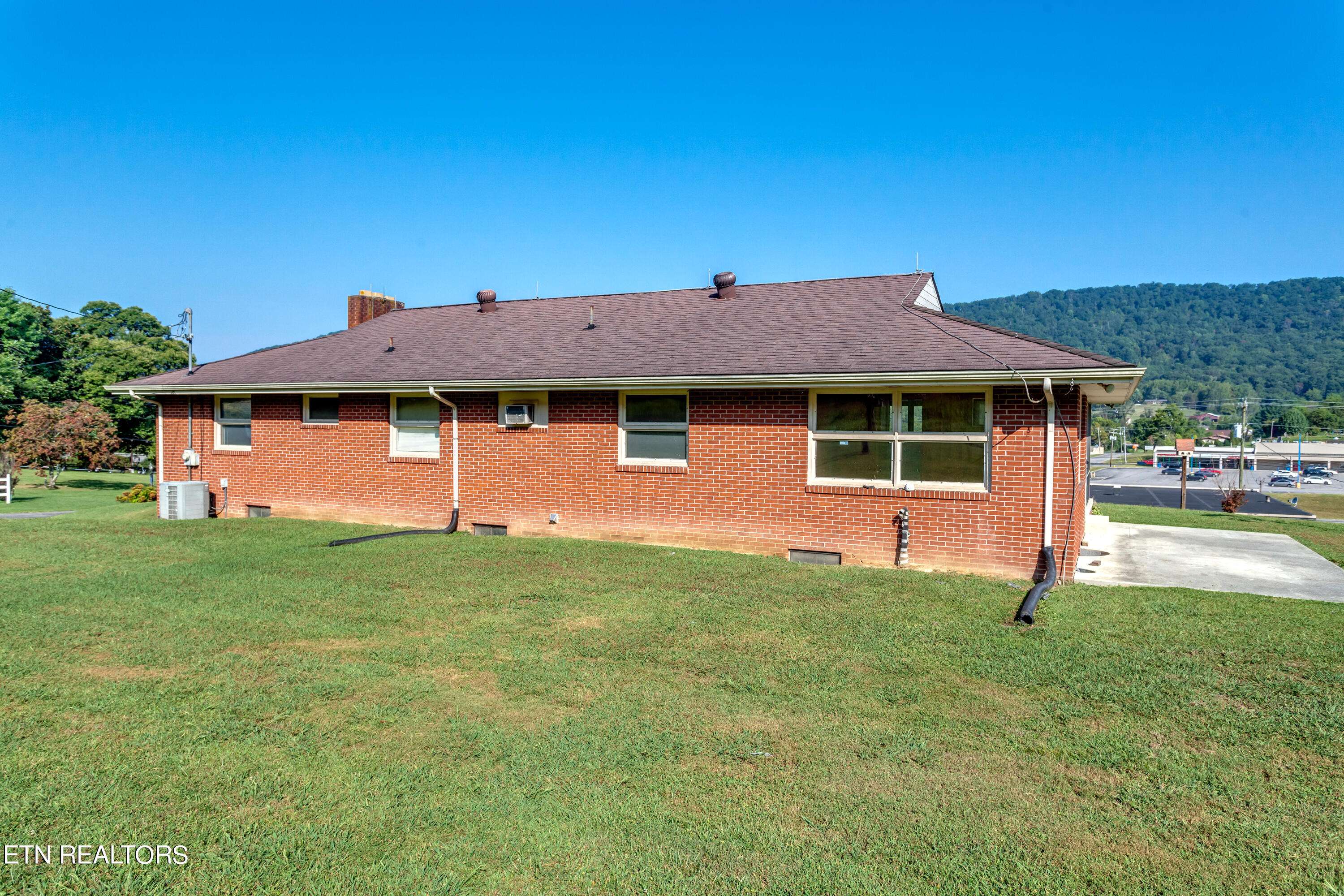 Lafollette, TN 37766,1702 Central Ave