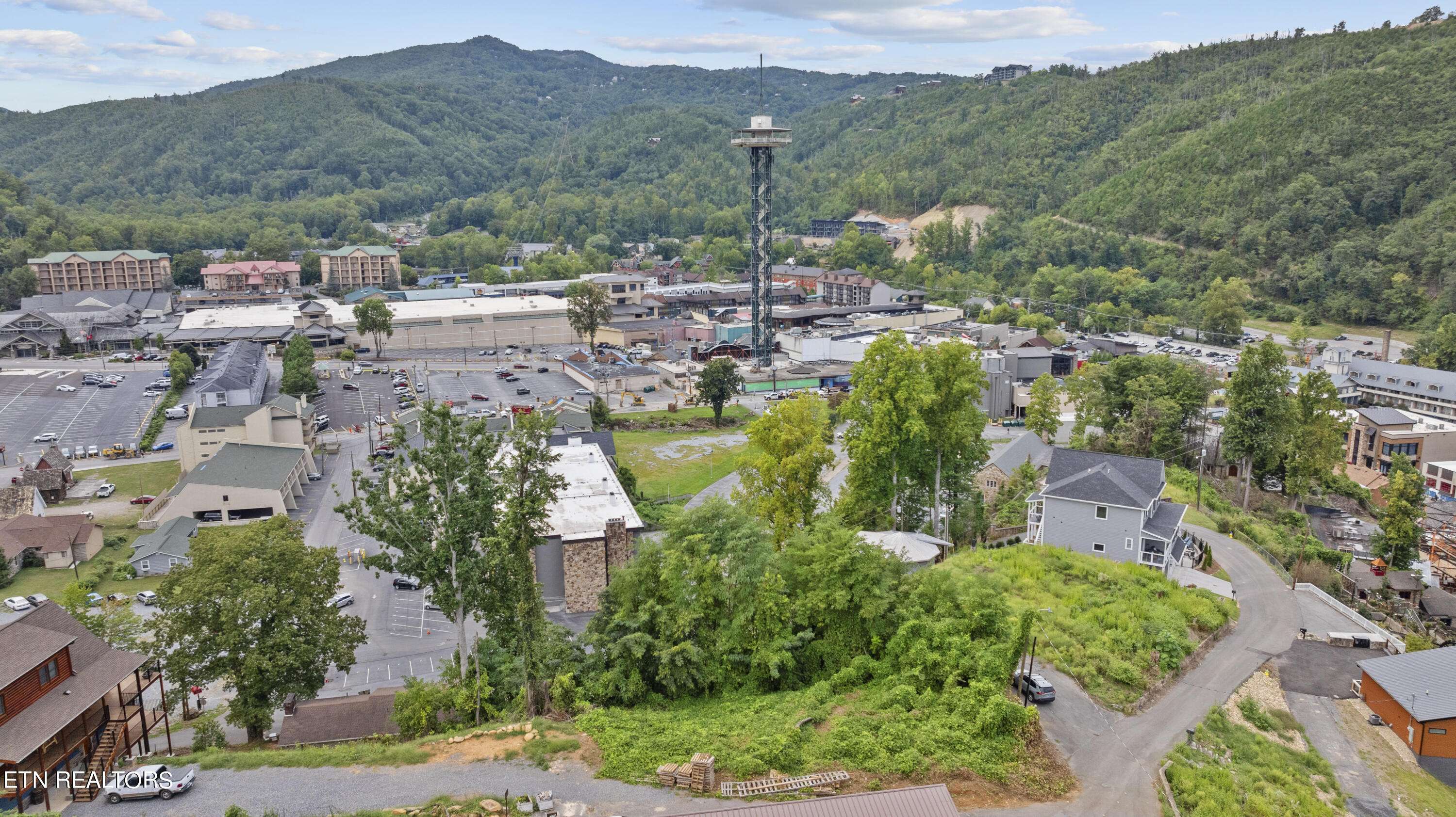 Gatlinburg, TN 37738,111 Holly Ridge Rd