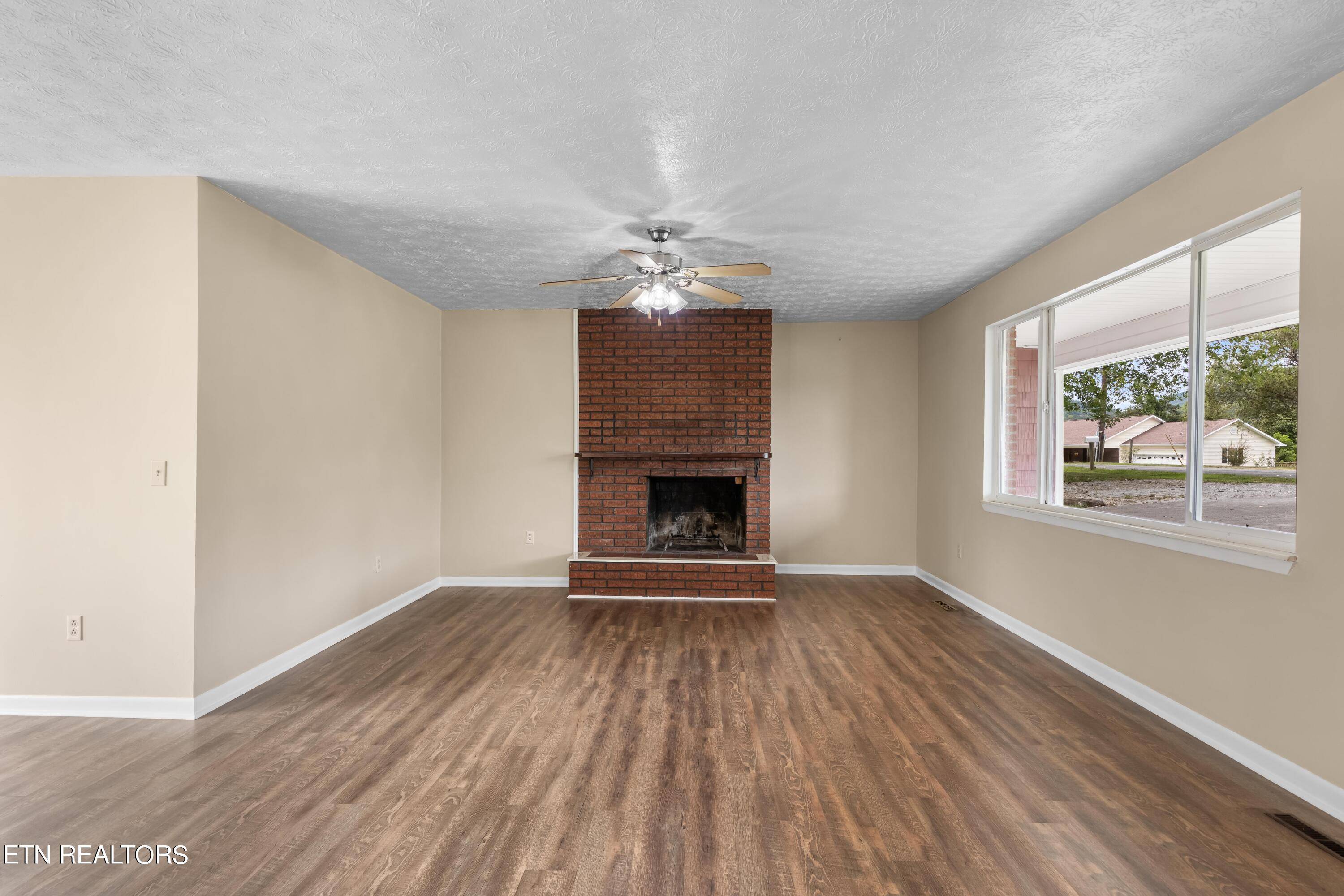 Cumberland Gap, TN 37724,320 Redbird CIR