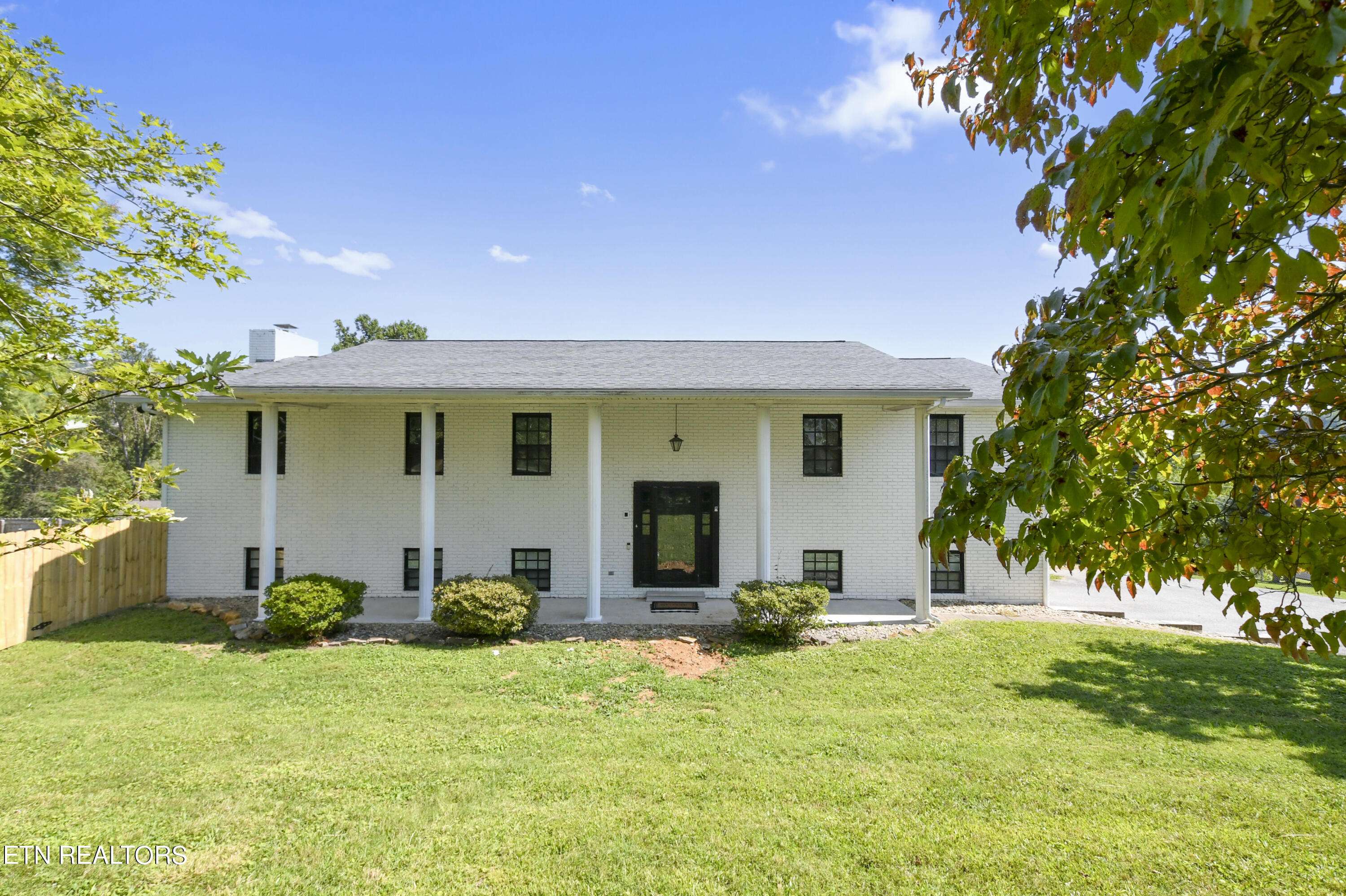 Jacksboro, TN 37757,216 Orchard St