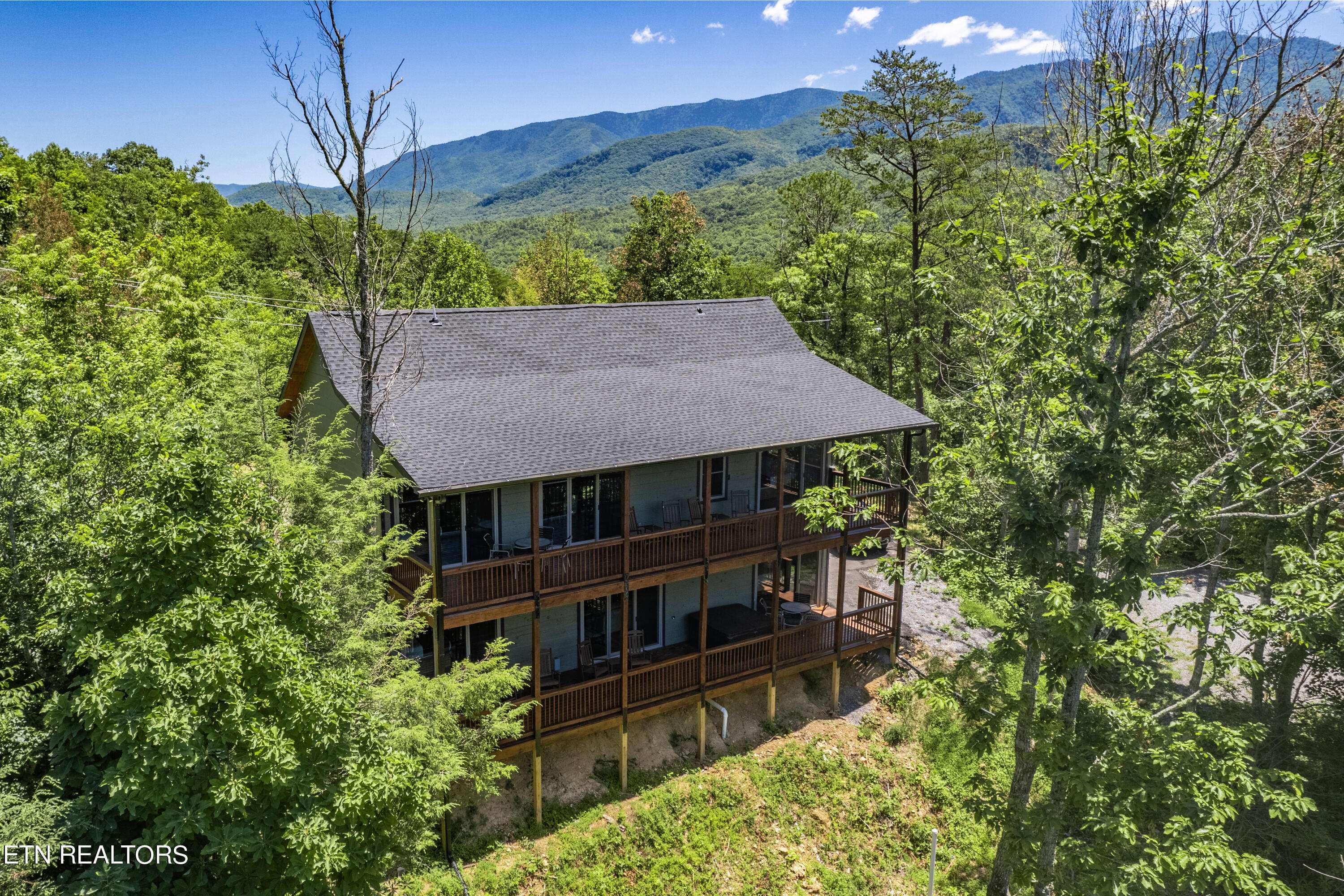 Gatlinburg, TN 37738,325 Matterhorn DR