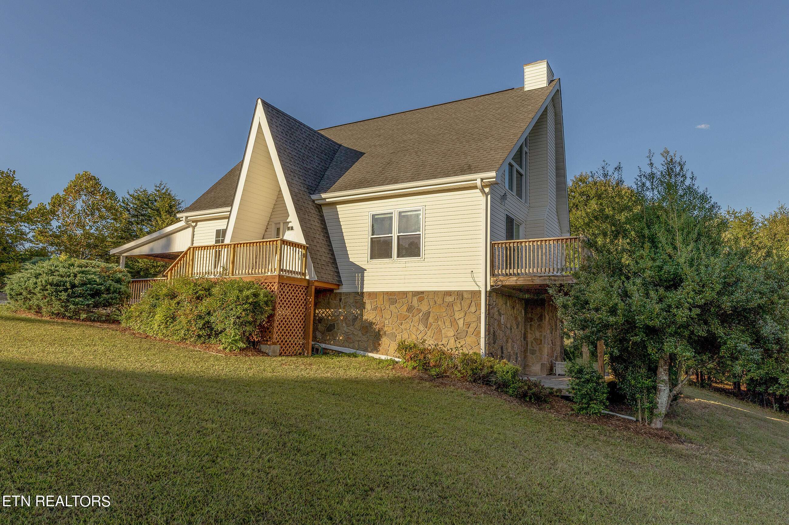 Kodak, TN 37764,836 River Cliff DR