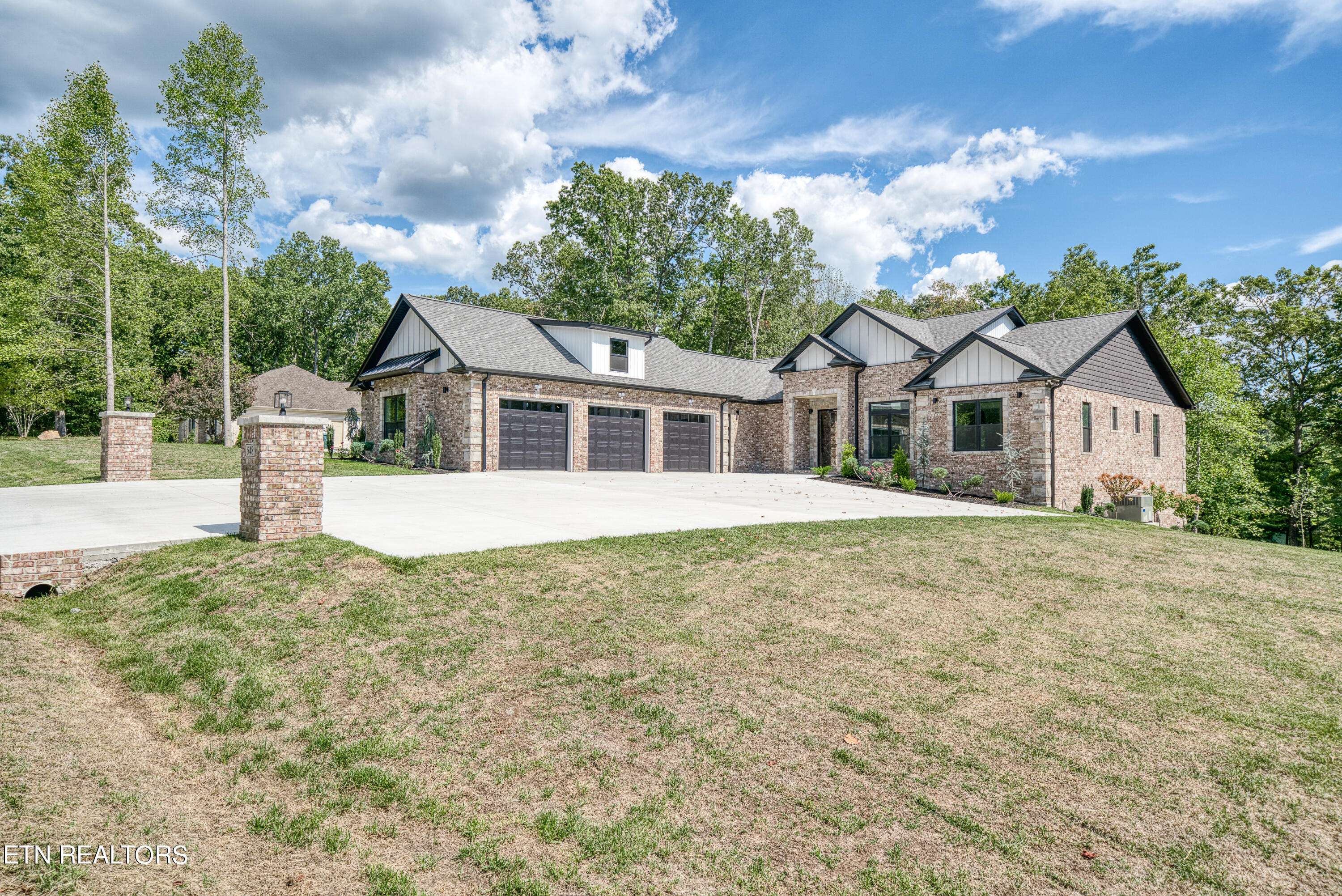 Crossville, TN 38571,548 Cumberland View Dr.