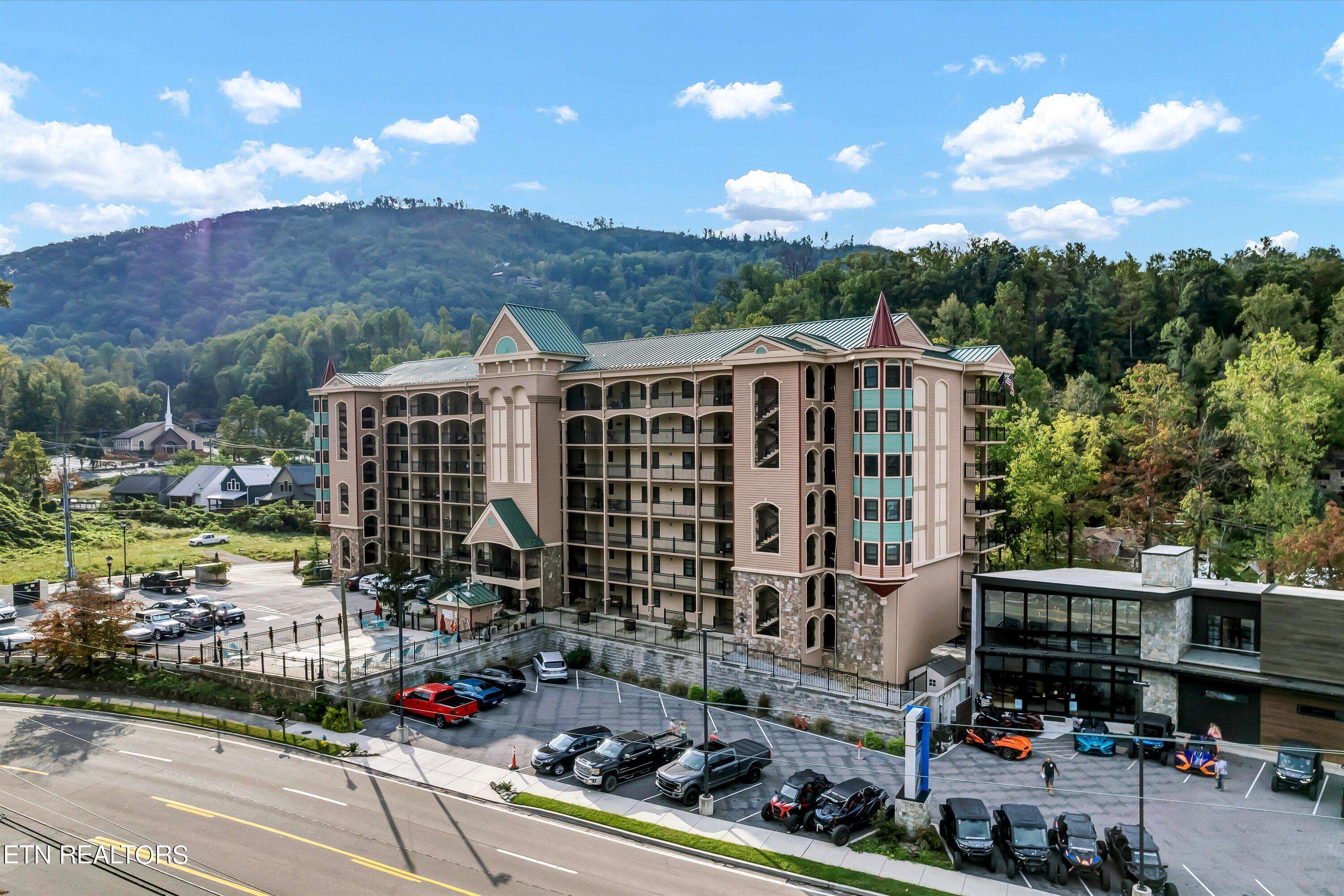 Gatlinburg, TN 37738,210 Roaring Fork Ext #301