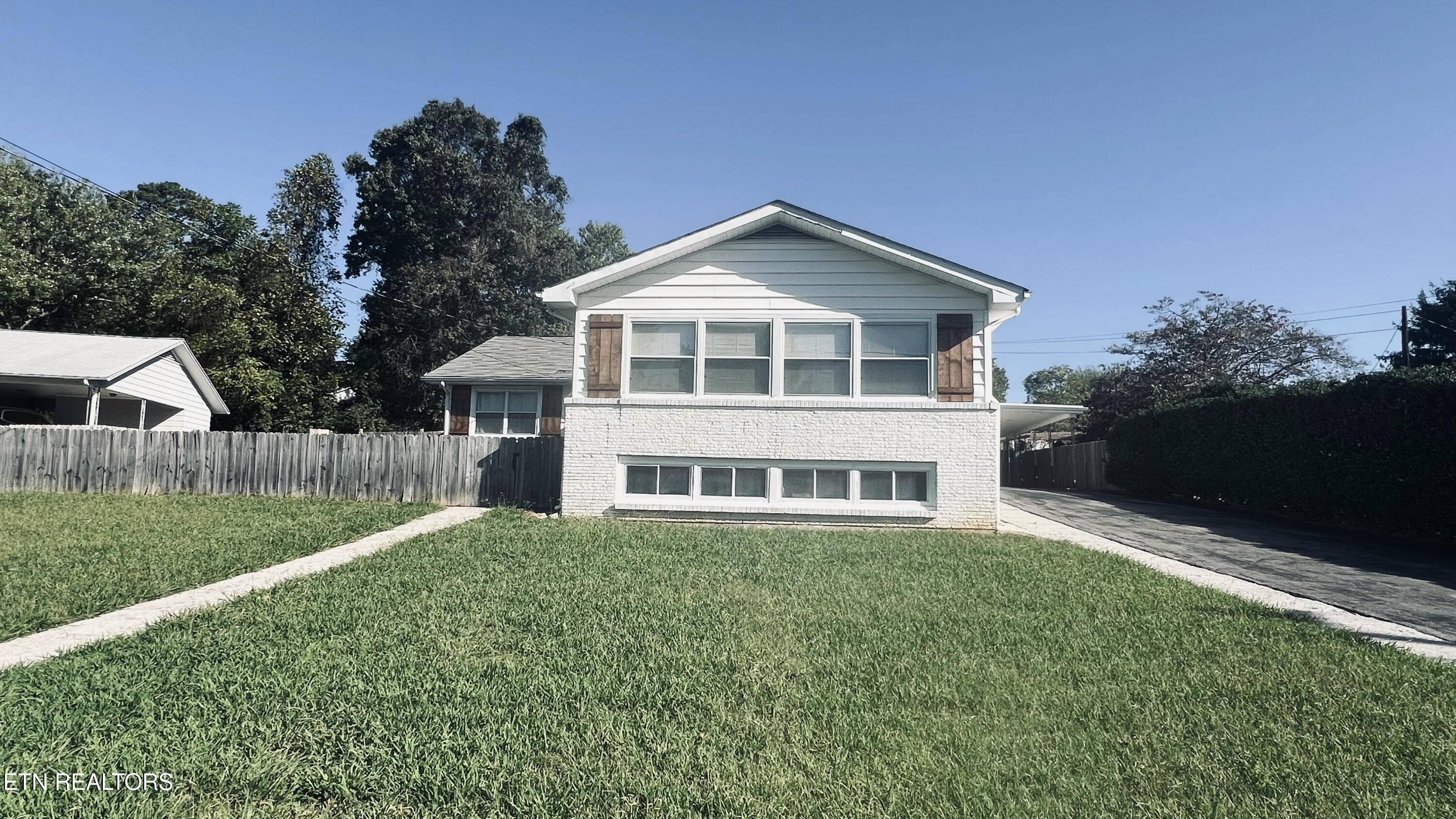 Oak Ridge, TN 37830,102 Meadow Rd