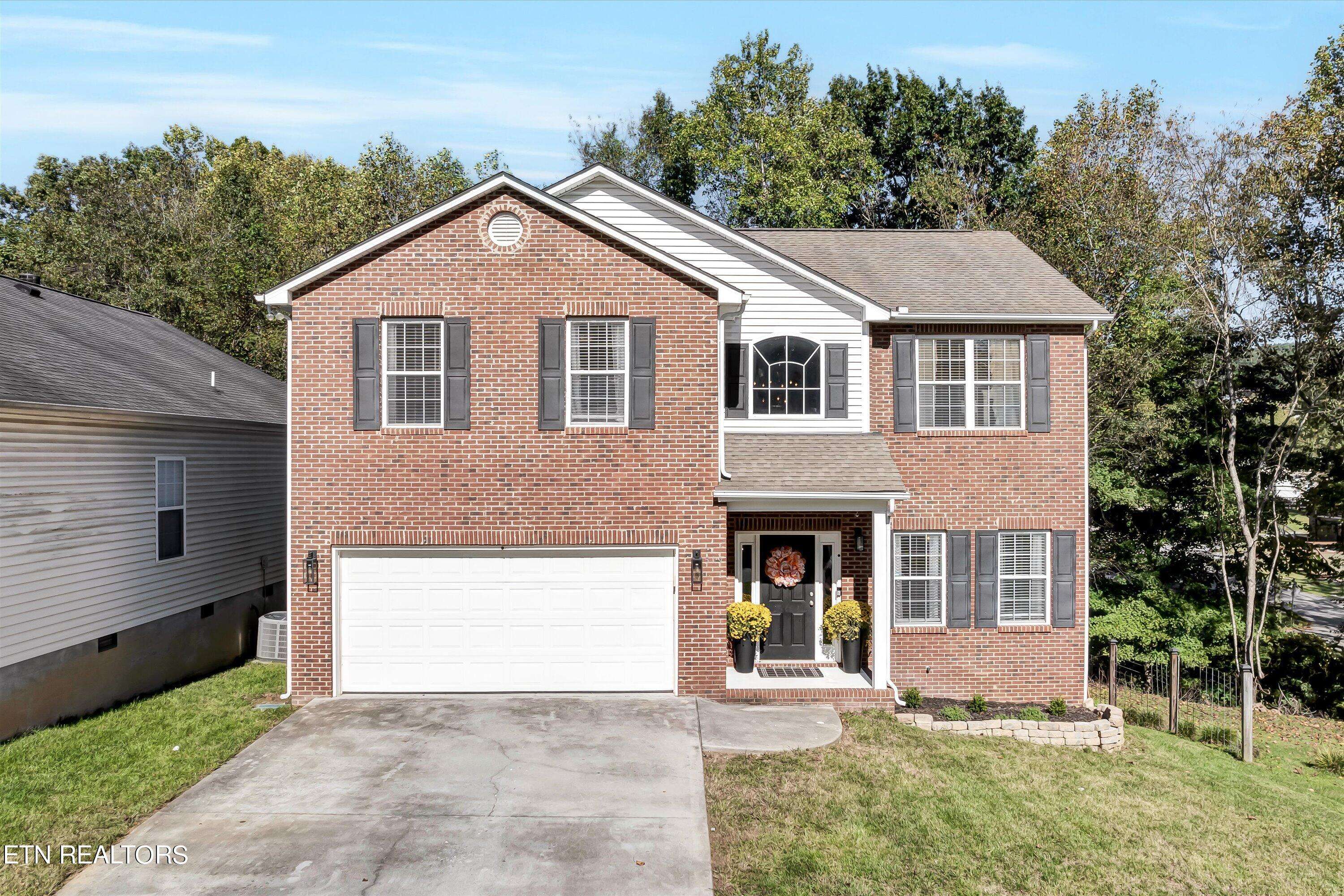 Knoxville, TN 37918,519 Fairbanks WAY