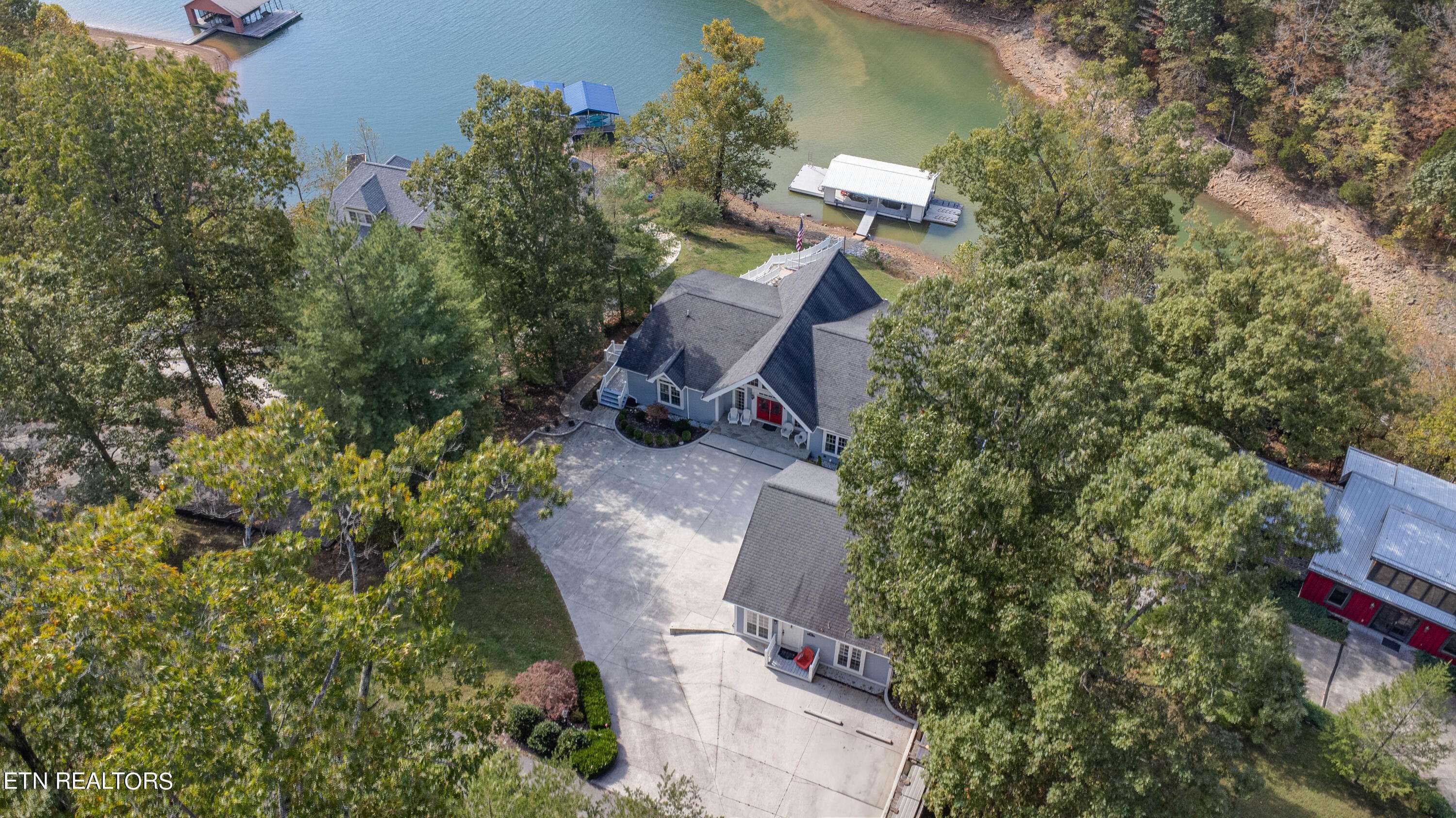 Lafollette, TN 37766,420 White Tail LN