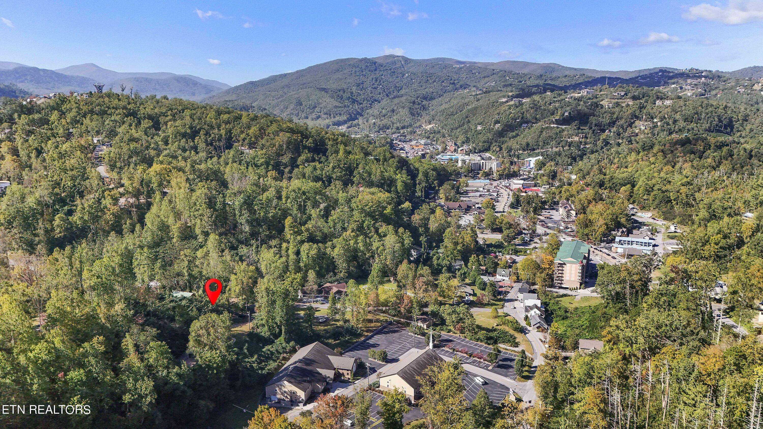 Gatlinburg, TN 37738,216 Pine St